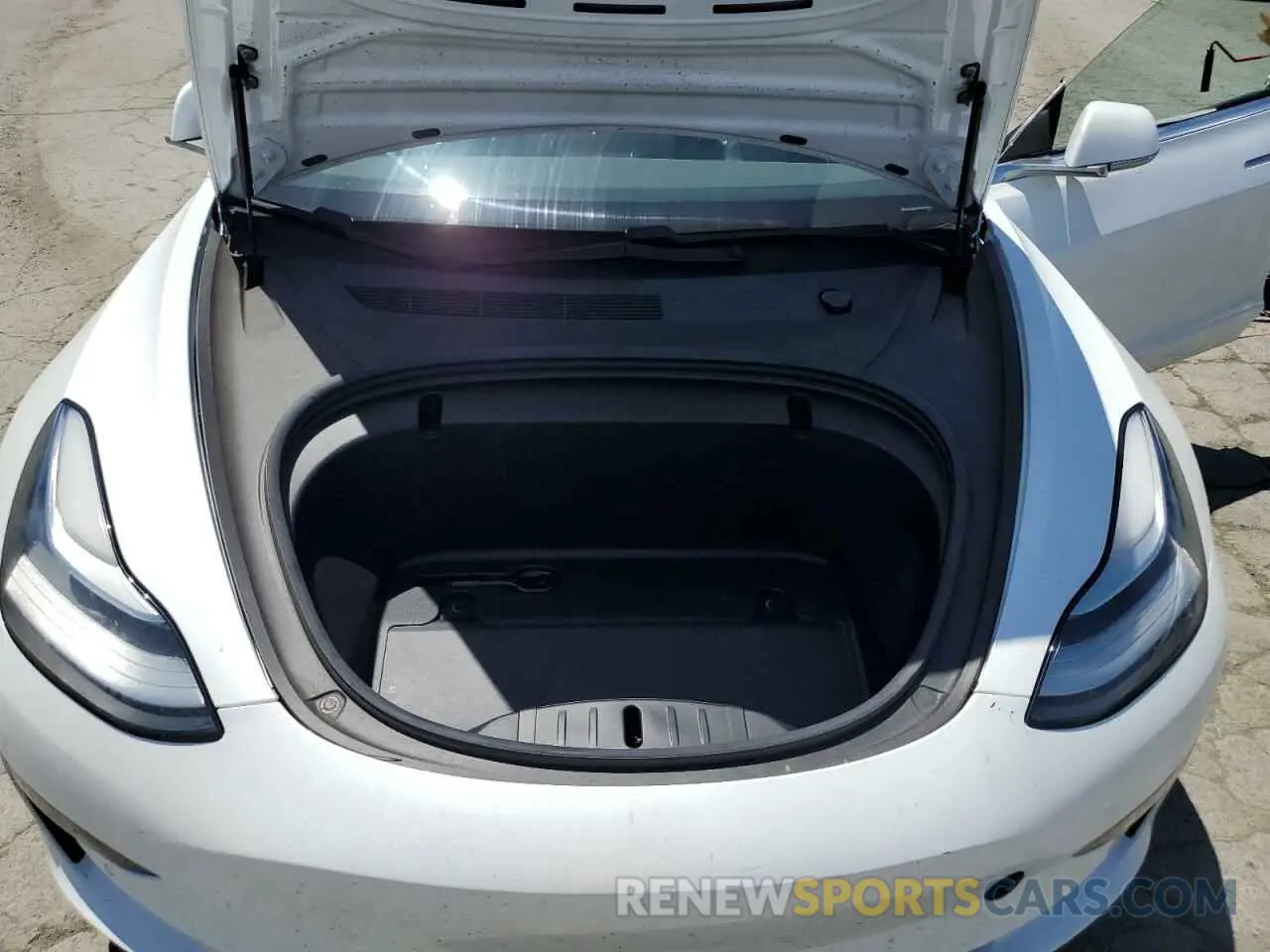 11 Фотография поврежденного автомобиля 5YJ3E1EAXLF632743 TESLA MODEL 3 2020