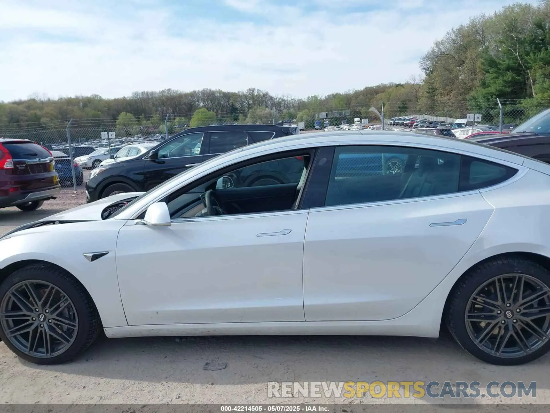 14 Photograph of a damaged car 5YJ3E1EAXLF738061 TESLA MODEL 3 2020