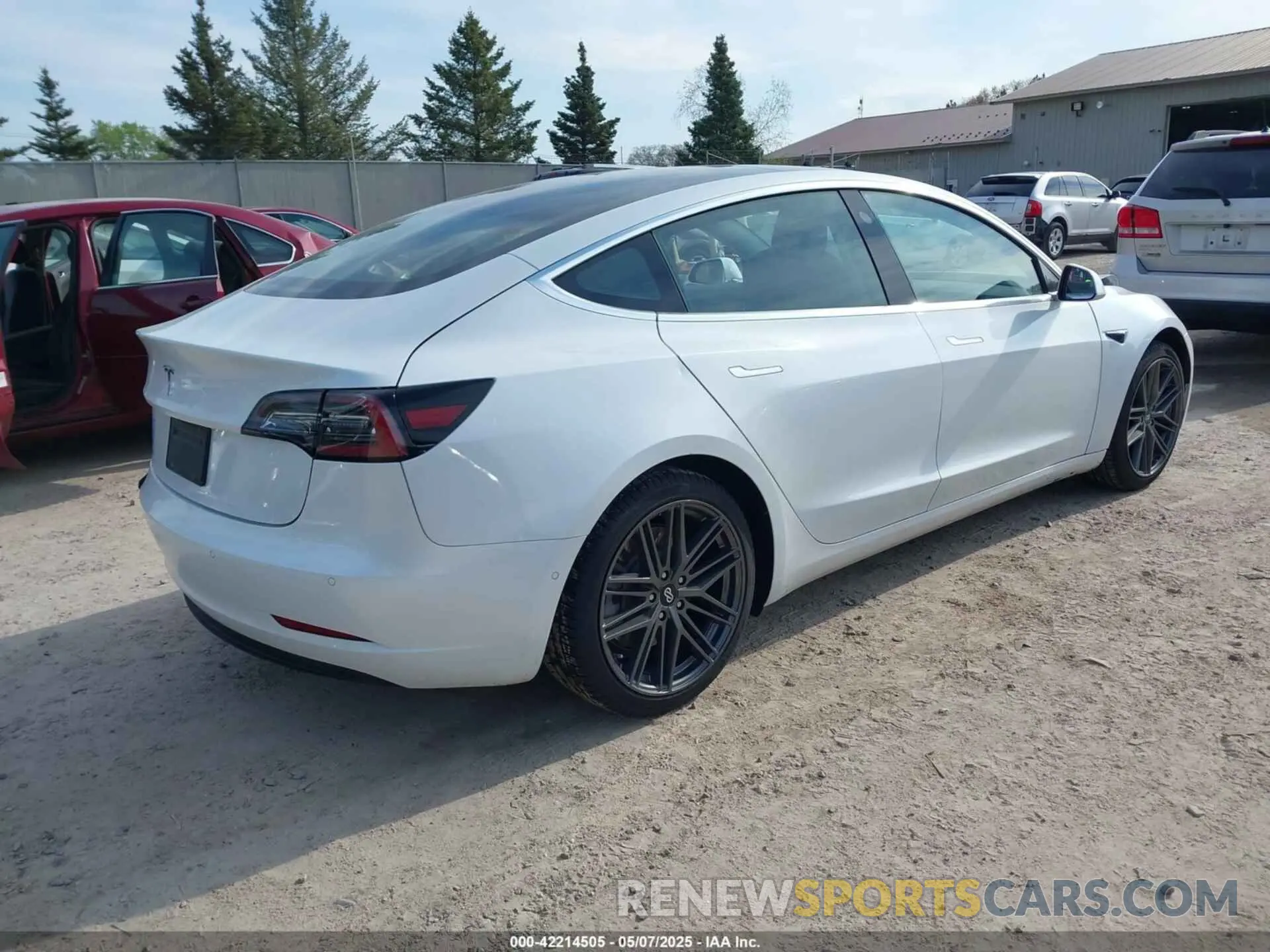 4 Photograph of a damaged car 5YJ3E1EAXLF738061 TESLA MODEL 3 2020