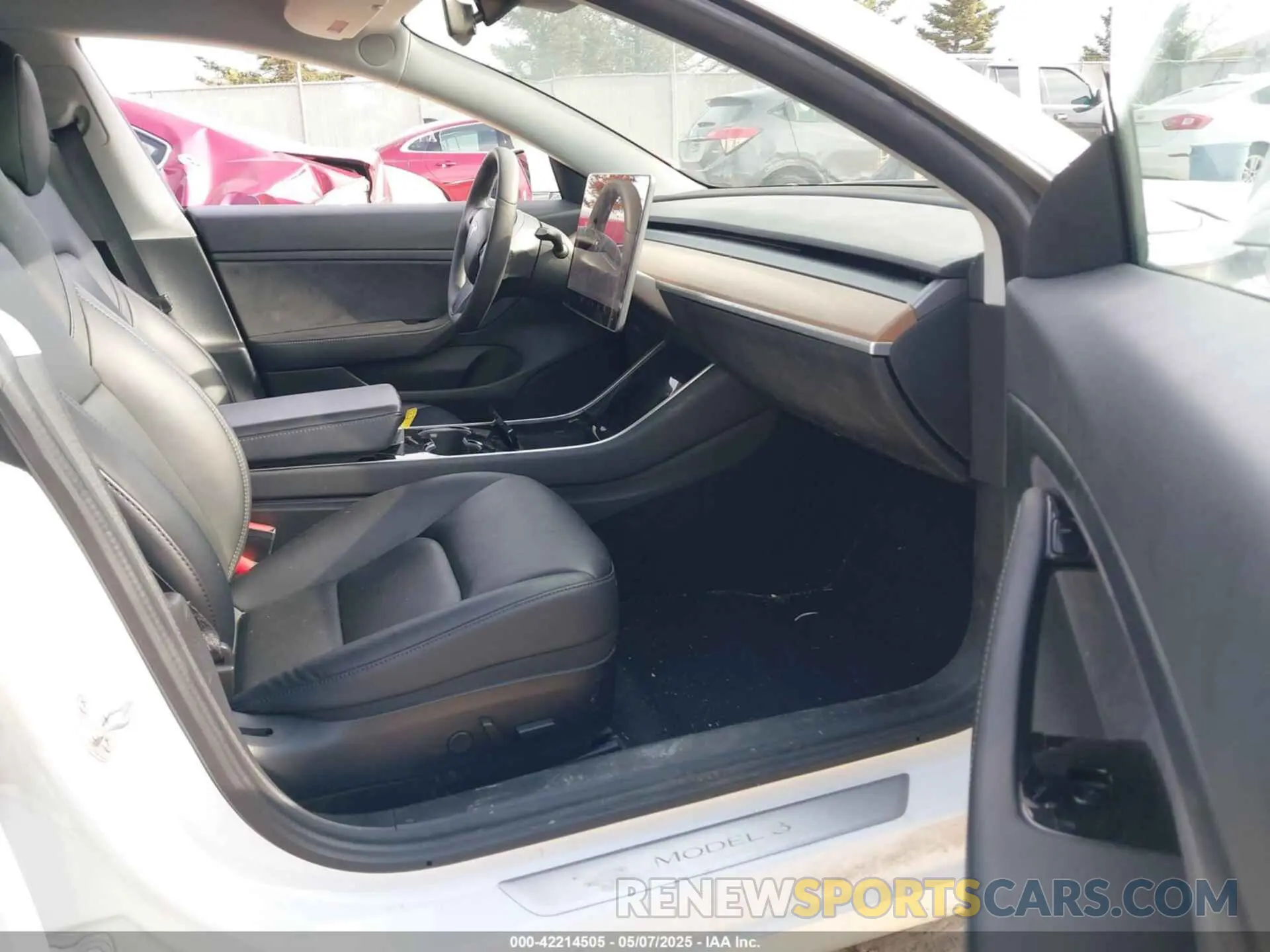 5 Photograph of a damaged car 5YJ3E1EAXLF738061 TESLA MODEL 3 2020