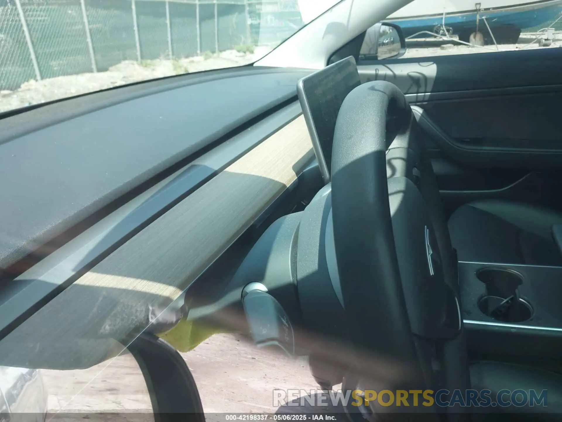 17 Photograph of a damaged car 5YJ3E1EAXLF783517 TESLA MODEL 3 2020
