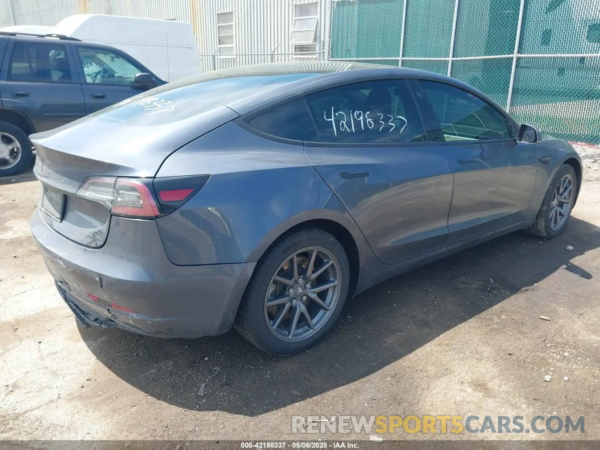 4 Photograph of a damaged car 5YJ3E1EAXLF783517 TESLA MODEL 3 2020