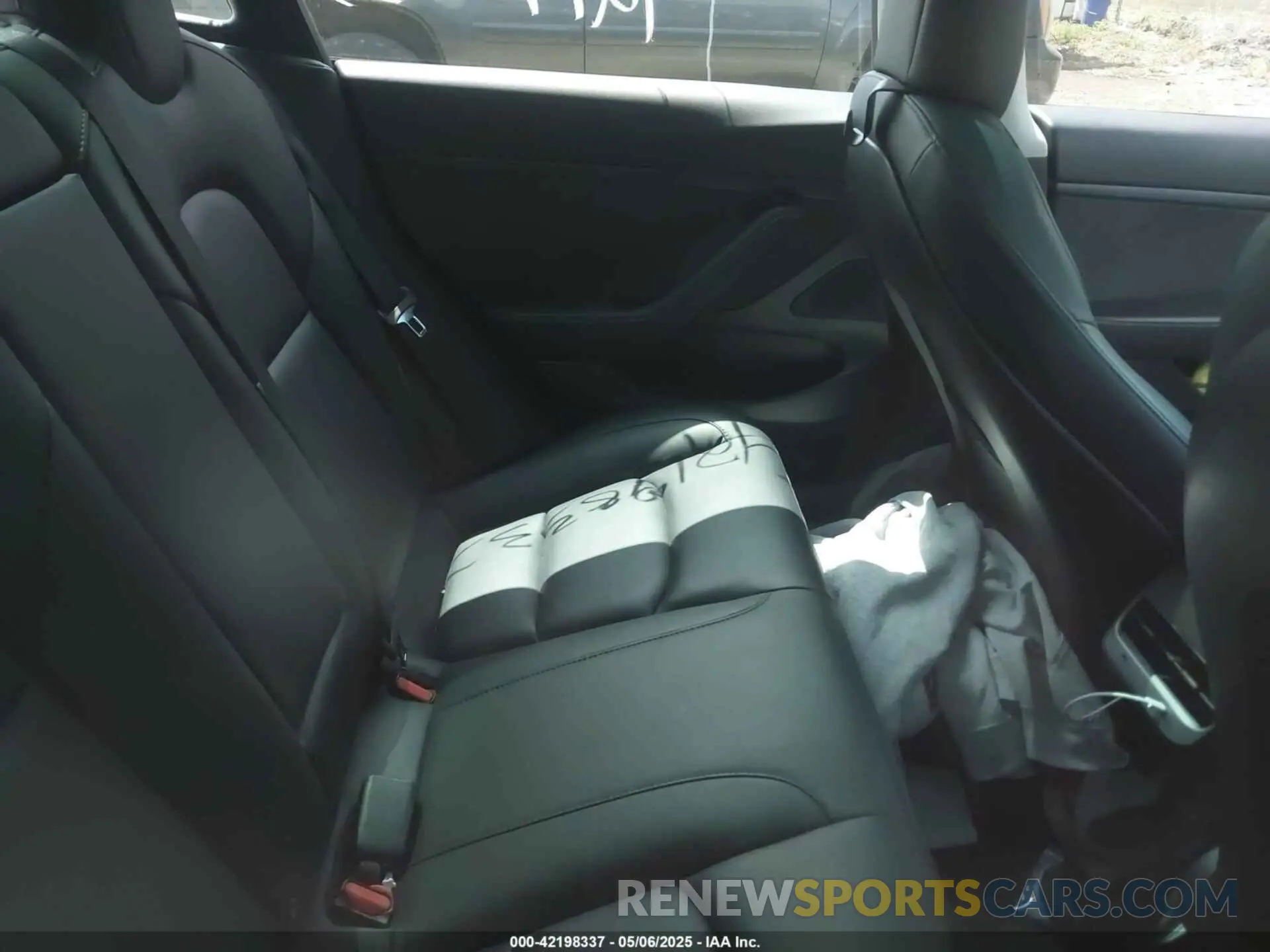 8 Photograph of a damaged car 5YJ3E1EAXLF783517 TESLA MODEL 3 2020