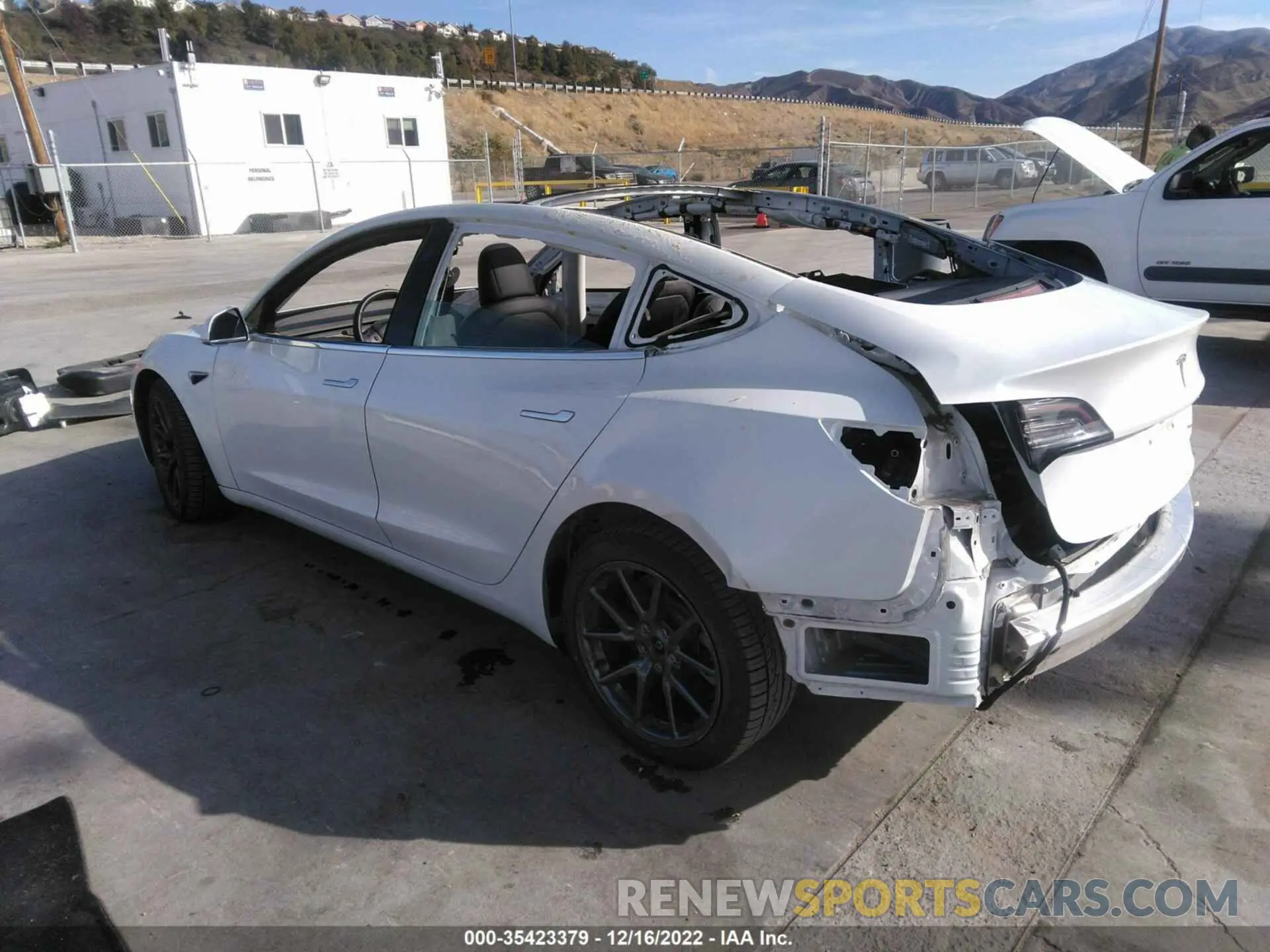3 Фотография поврежденного автомобиля 5YJ3E1EB0LF619590 TESLA MODEL 3 2020