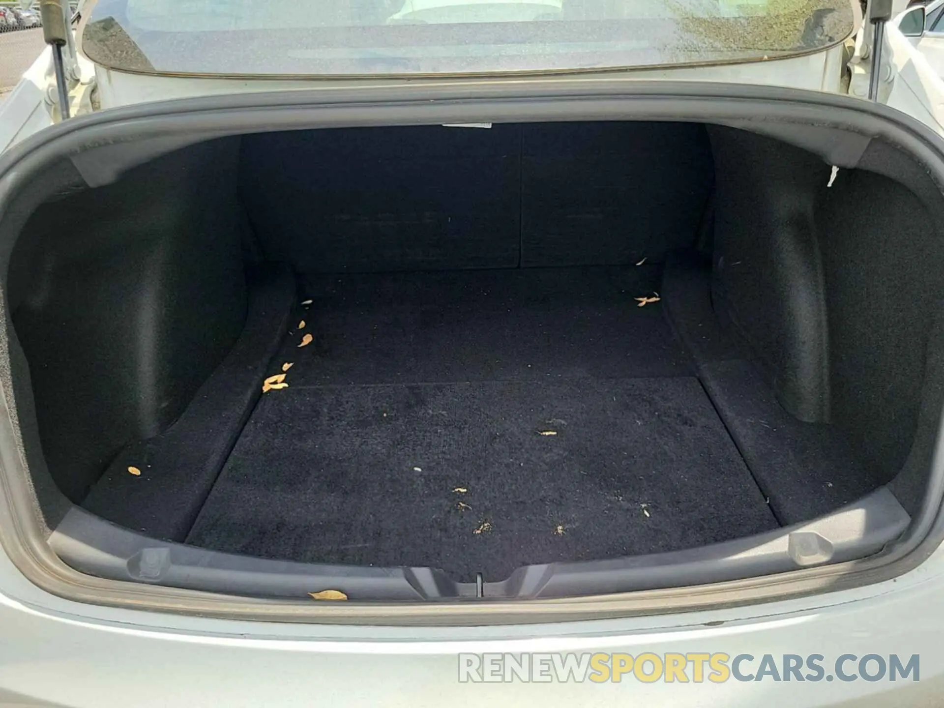 32 Photograph of a damaged car 5YJ3E1EB0LF637281 TESLA MODEL 3 2020