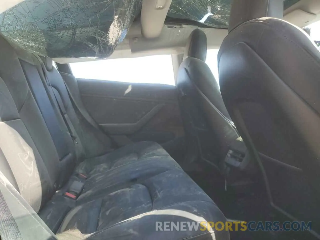 10 Photograph of a damaged car 5YJ3E1EB0LF663329 TESLA MODEL 3 2020