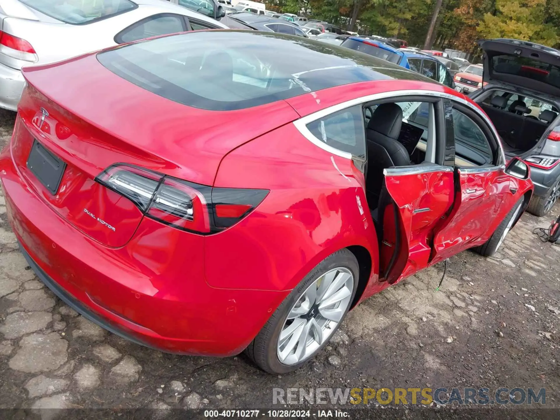 4 Photograph of a damaged car 5YJ3E1EB0LF735632 TESLA MODEL 3 2020