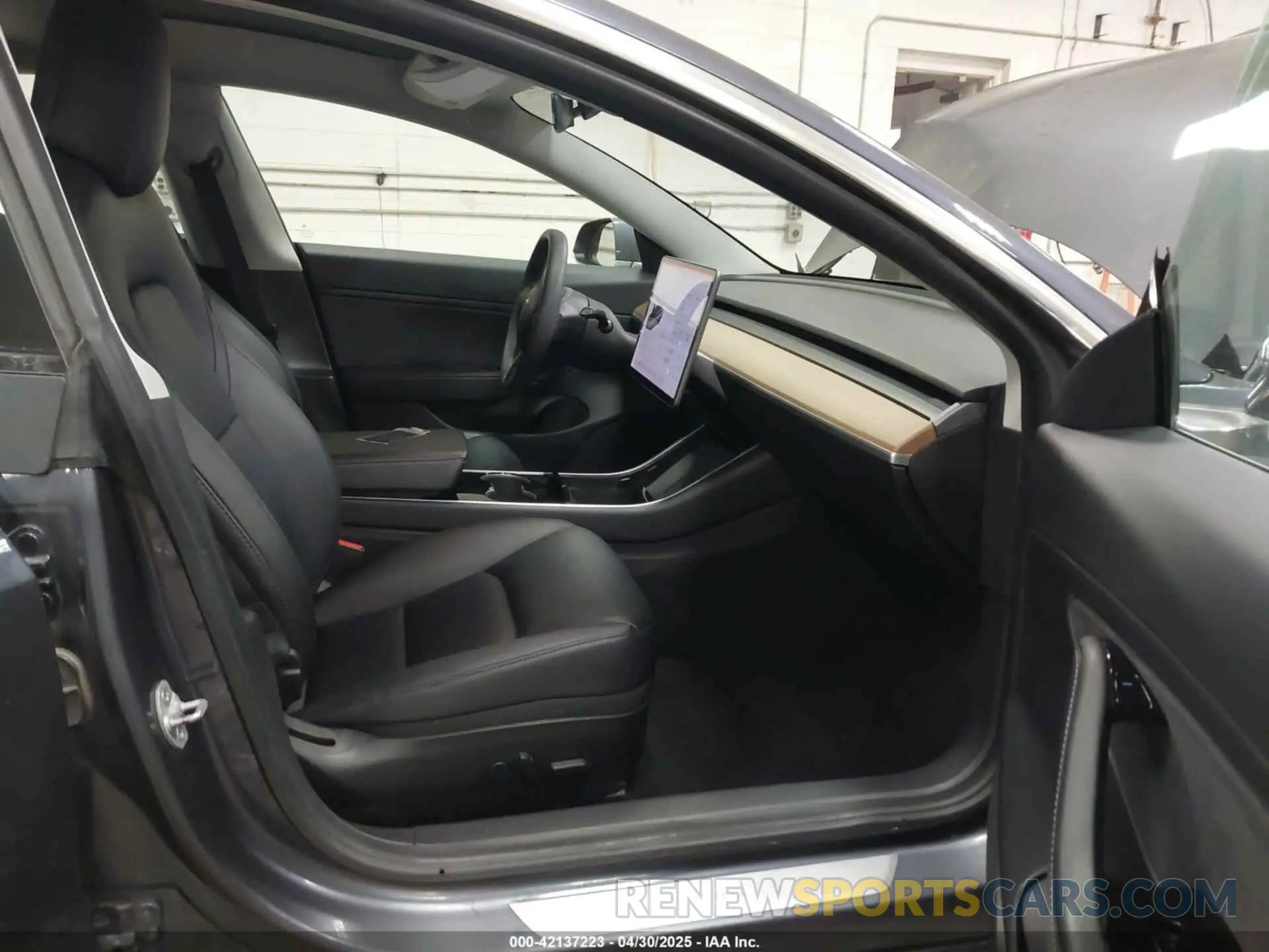 5 Photograph of a damaged car 5YJ3E1EB0LF800804 TESLA MODEL 3 2020