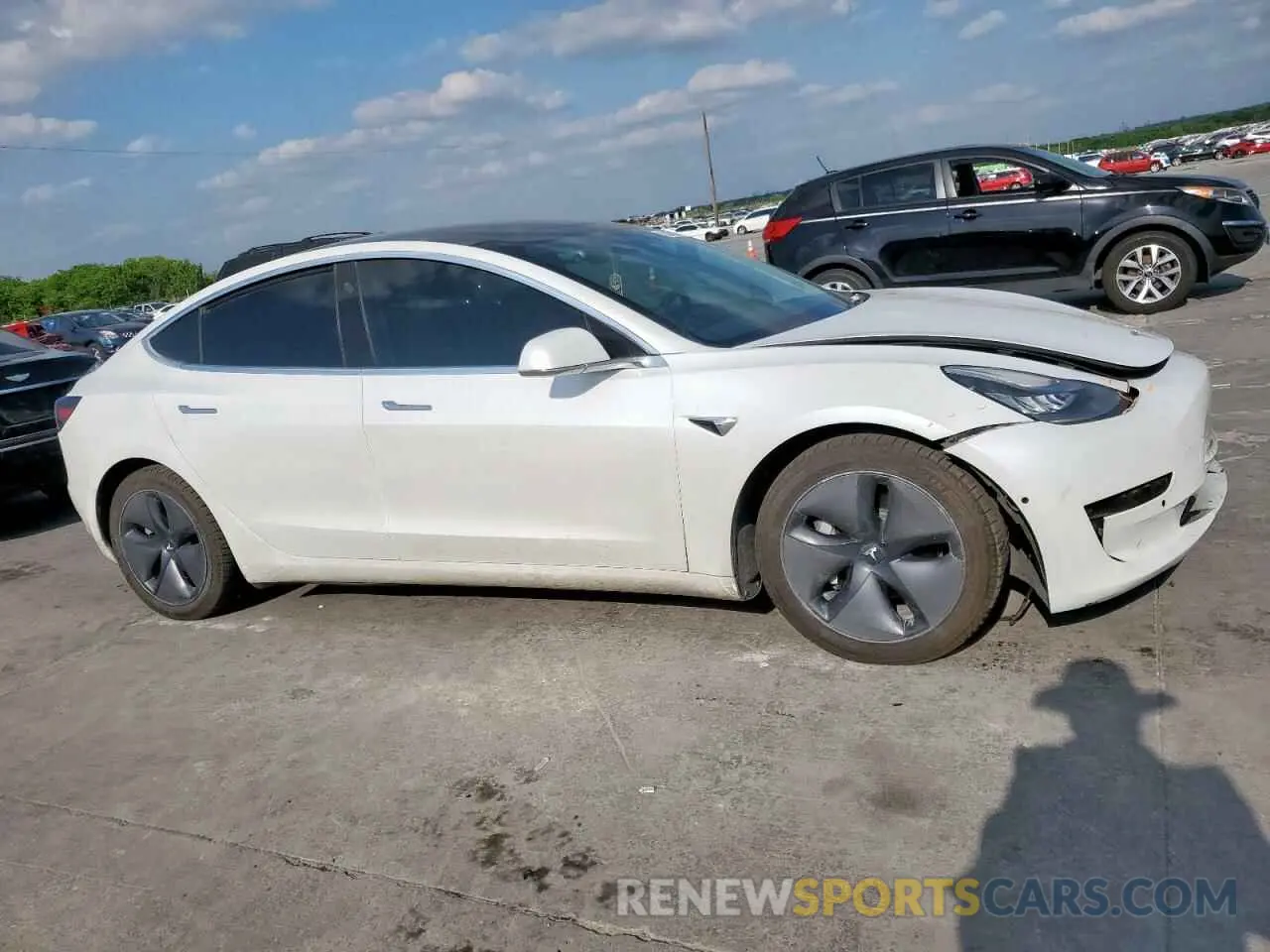 4 Photograph of a damaged car 5YJ3E1EB1LF618917 TESLA MODEL 3 2020