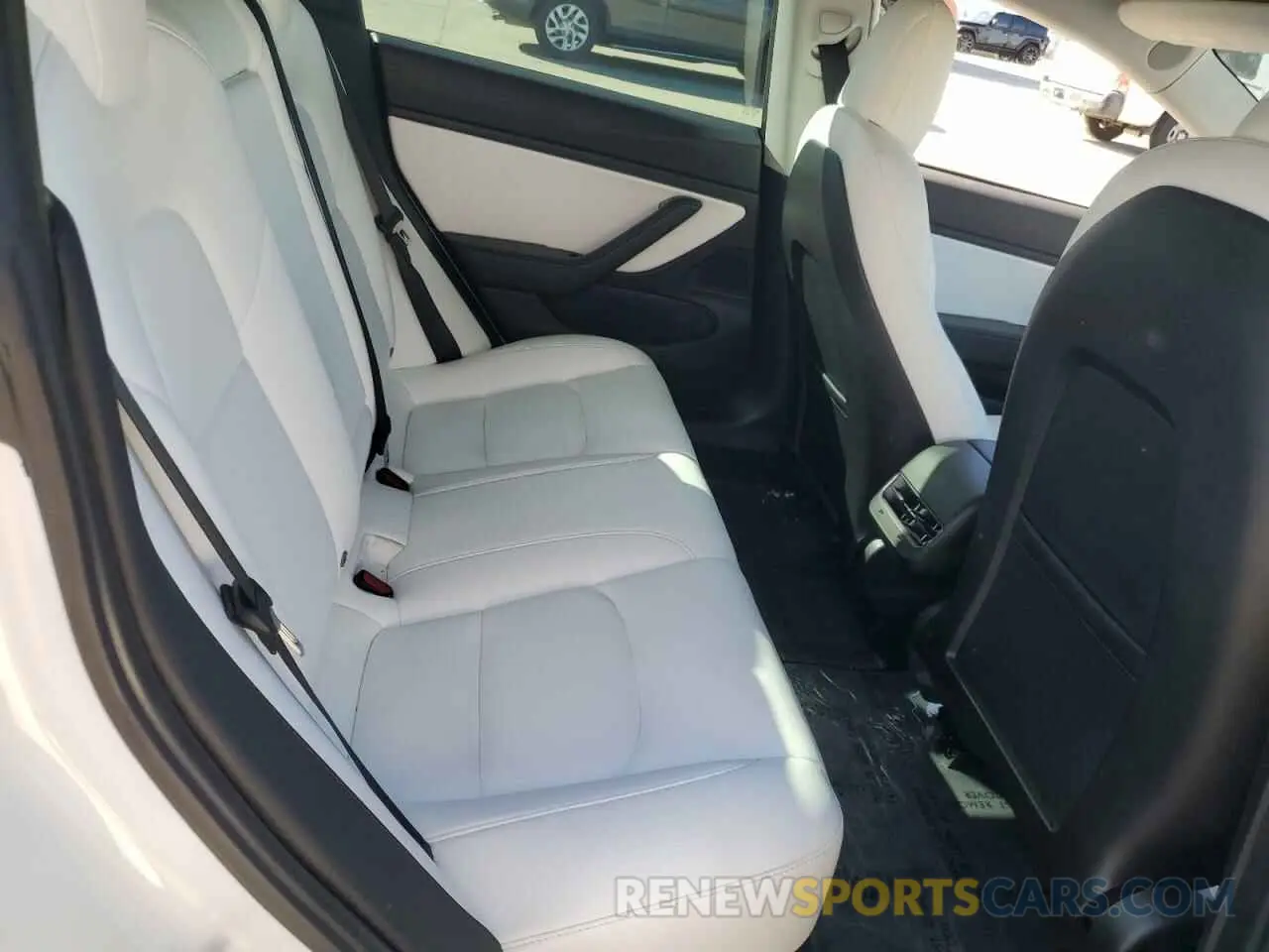 10 Photograph of a damaged car 5YJ3E1EB1LF622935 TESLA MODEL 3 2020