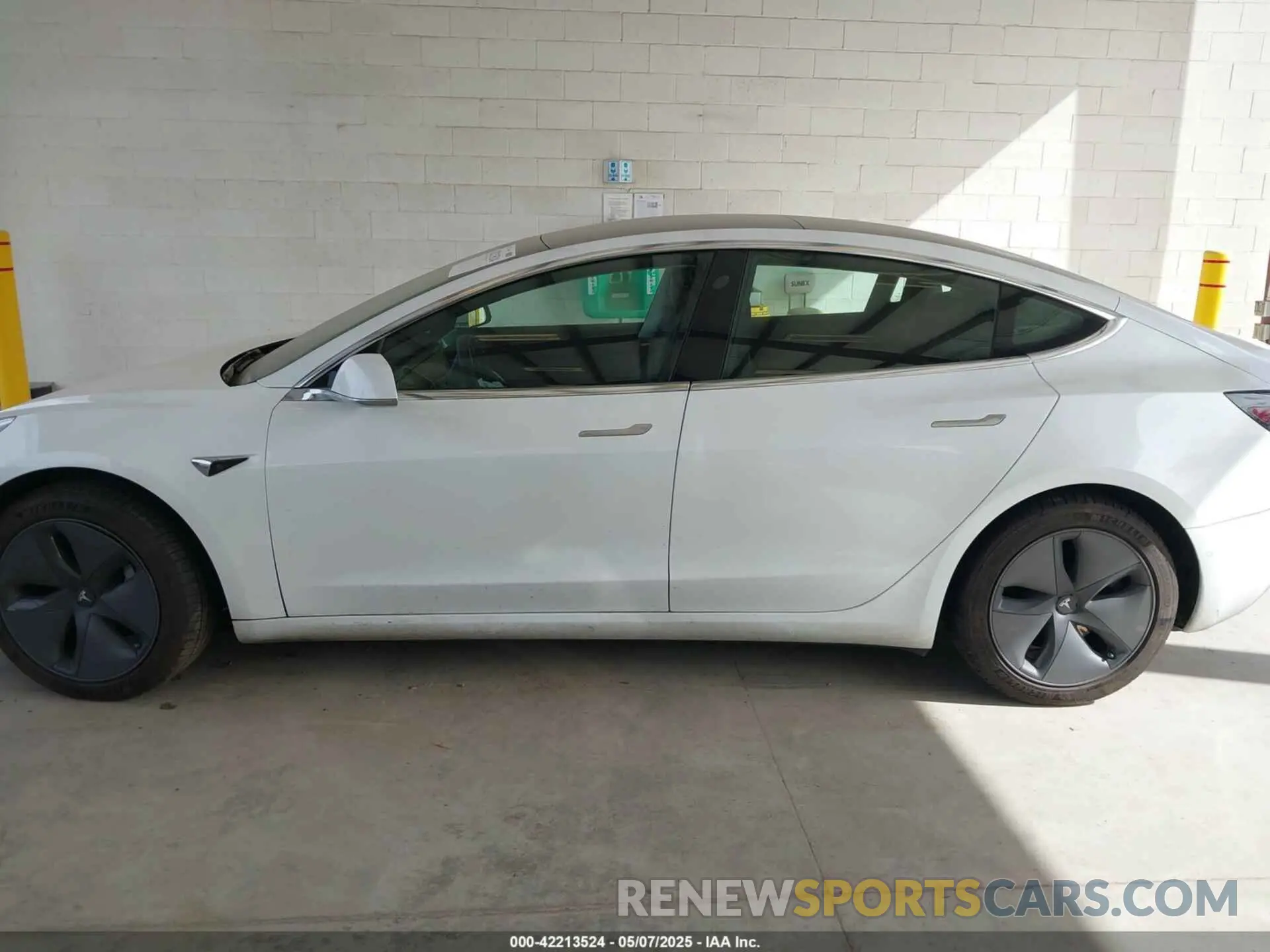 13 Фотография поврежденного автомобиля 5YJ3E1EB1LF636768 TESLA MODEL 3 2020