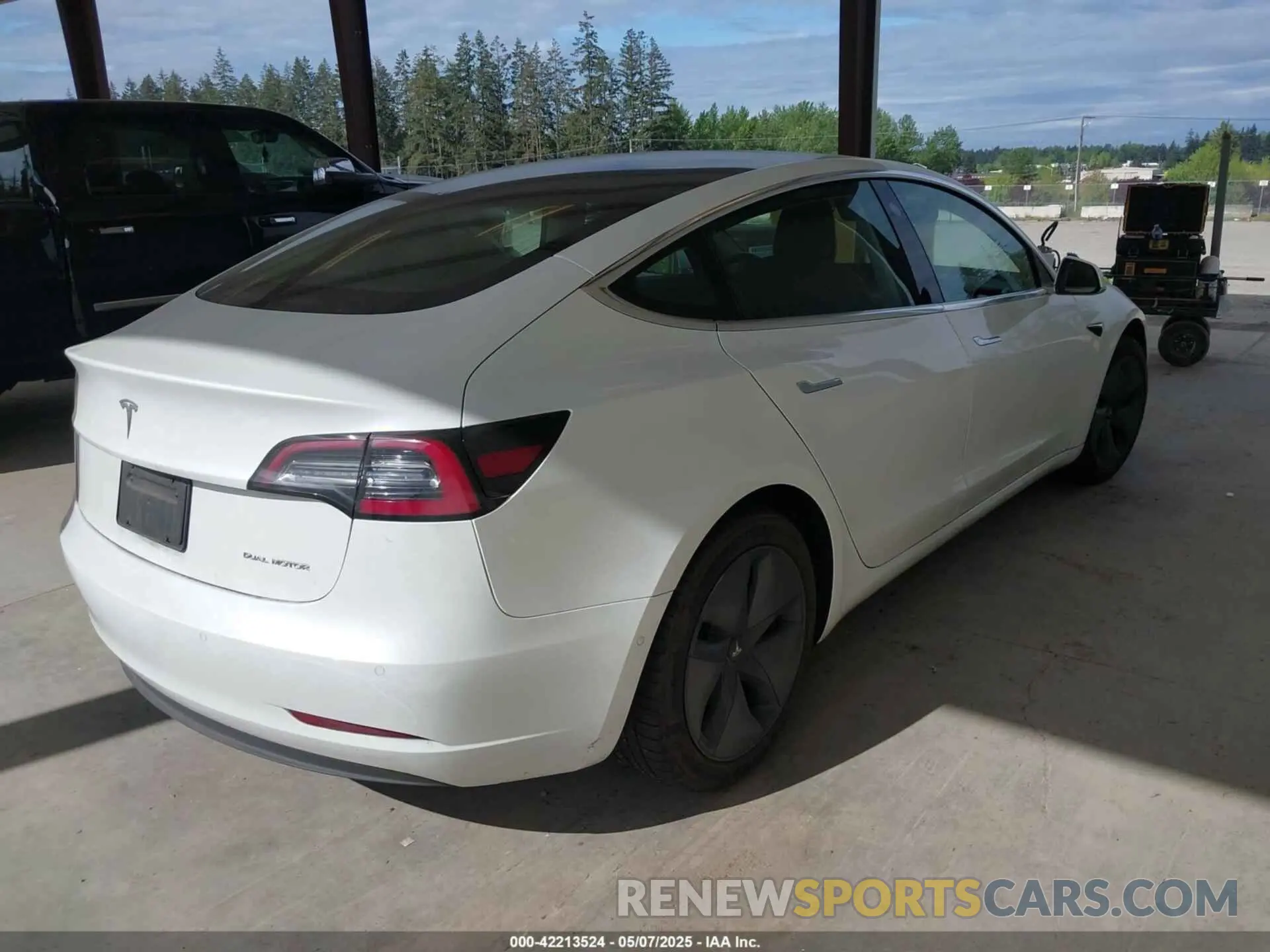 4 Фотография поврежденного автомобиля 5YJ3E1EB1LF636768 TESLA MODEL 3 2020