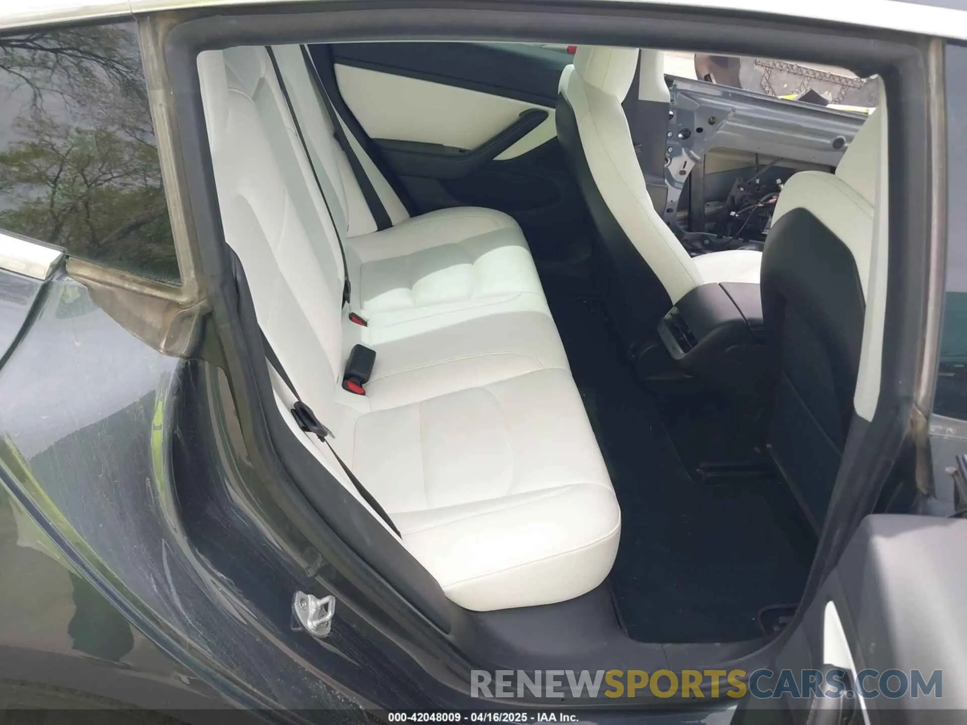 8 Photograph of a damaged car 5YJ3E1EB1LF639055 TESLA MODEL 3 2020