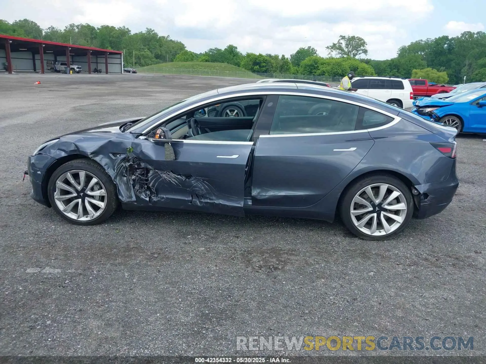 14 Фотография поврежденного автомобиля 5YJ3E1EB2LF588925 TESLA MODEL 3 2020