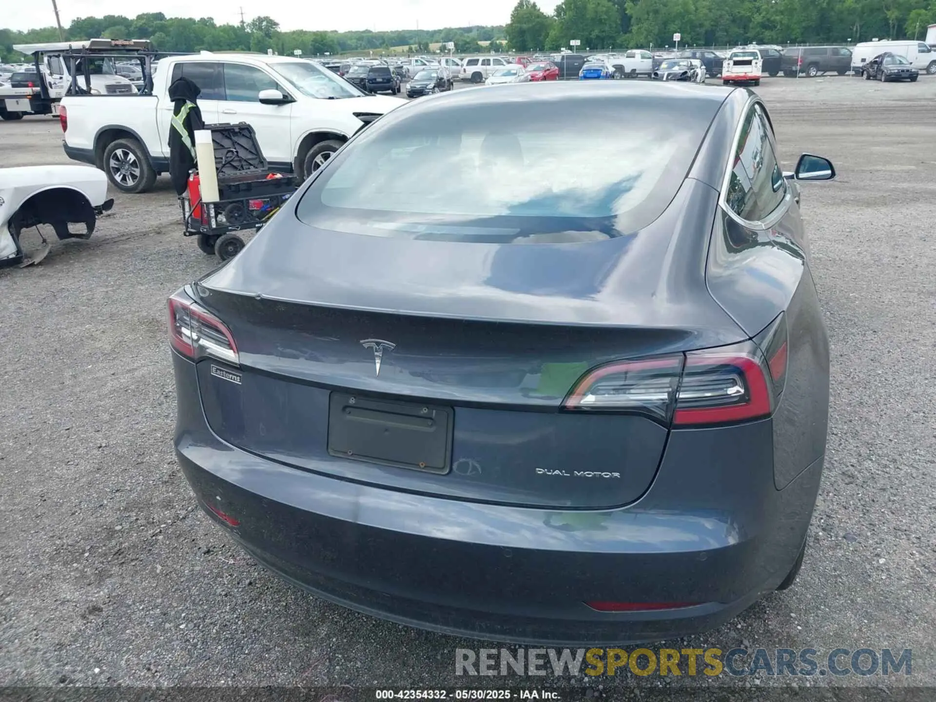 16 Фотография поврежденного автомобиля 5YJ3E1EB2LF588925 TESLA MODEL 3 2020