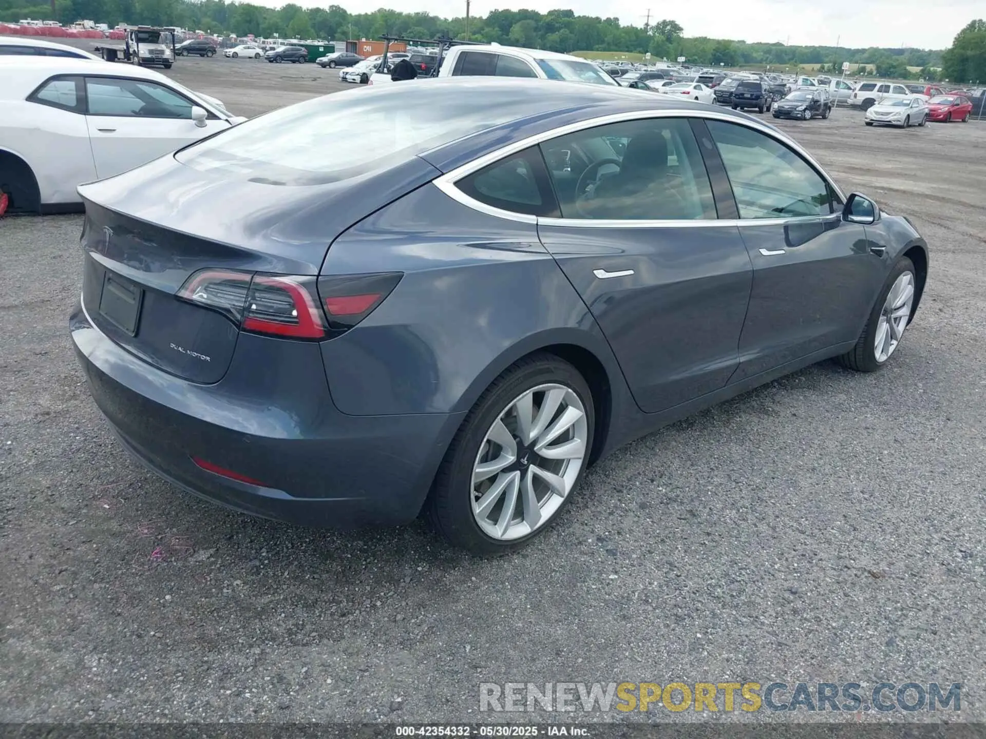 4 Фотография поврежденного автомобиля 5YJ3E1EB2LF588925 TESLA MODEL 3 2020