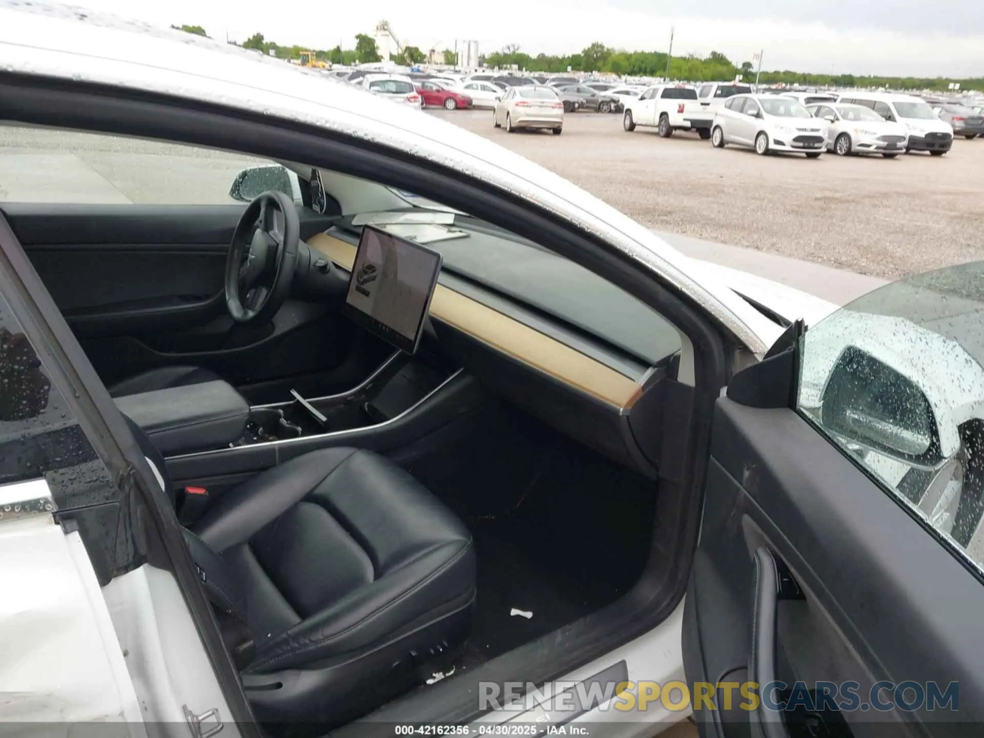 5 Photograph of a damaged car 5YJ3E1EB2LF638612 TESLA MODEL 3 2020