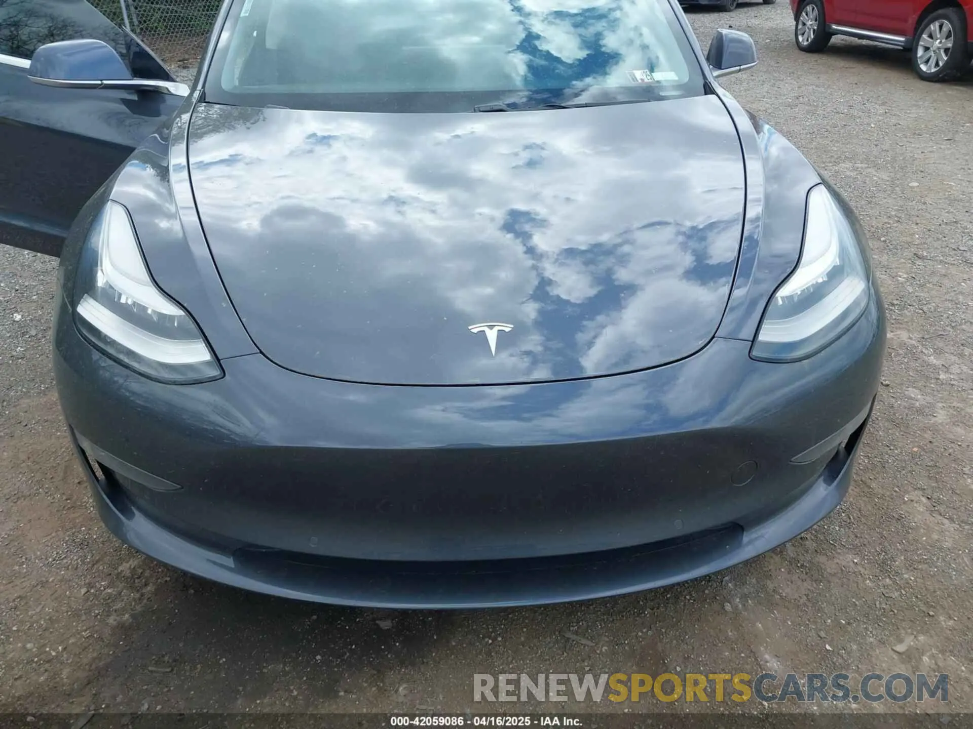 10 Photograph of a damaged car 5YJ3E1EB2LF646449 TESLA MODEL 3 2020