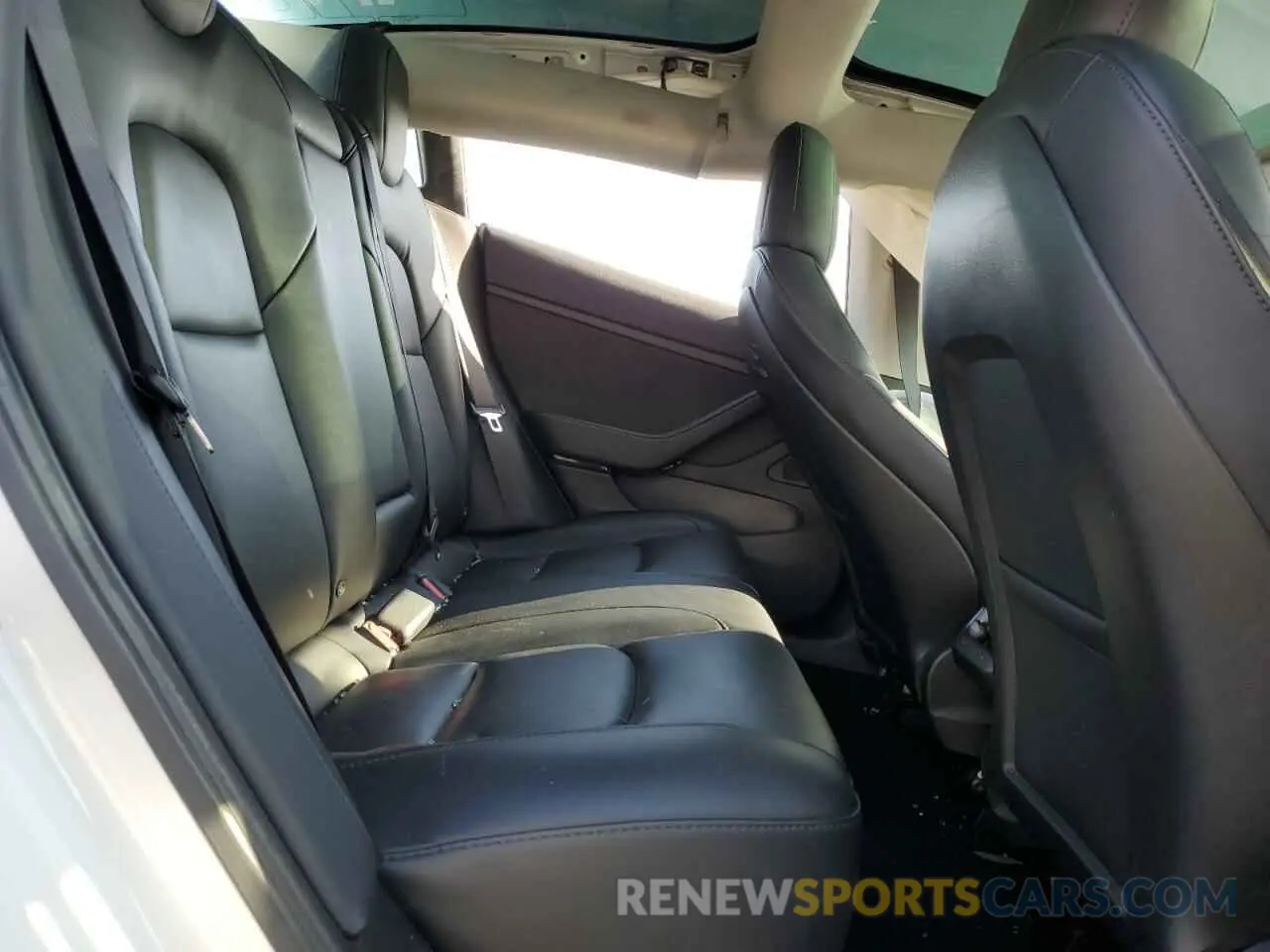 10 Photograph of a damaged car 5YJ3E1EB2LF795217 TESLA MODEL 3 2020