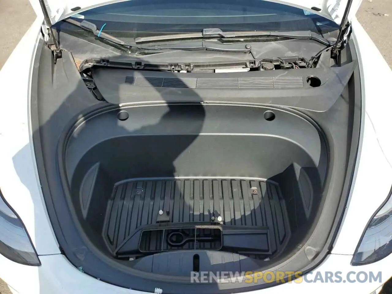 11 Photograph of a damaged car 5YJ3E1EB2LF795217 TESLA MODEL 3 2020