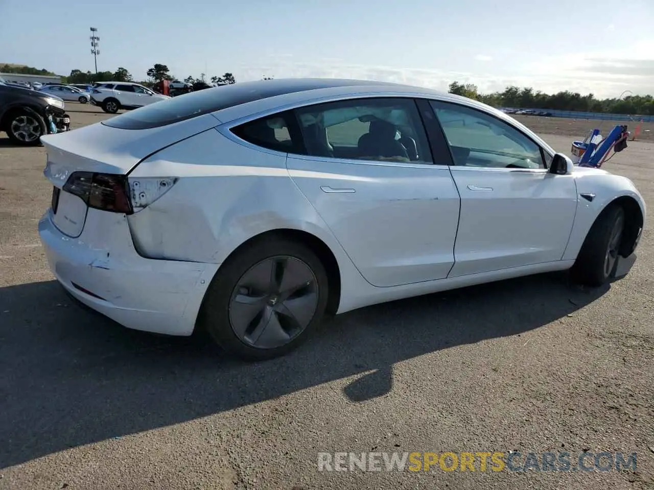 3 Photograph of a damaged car 5YJ3E1EB2LF795217 TESLA MODEL 3 2020