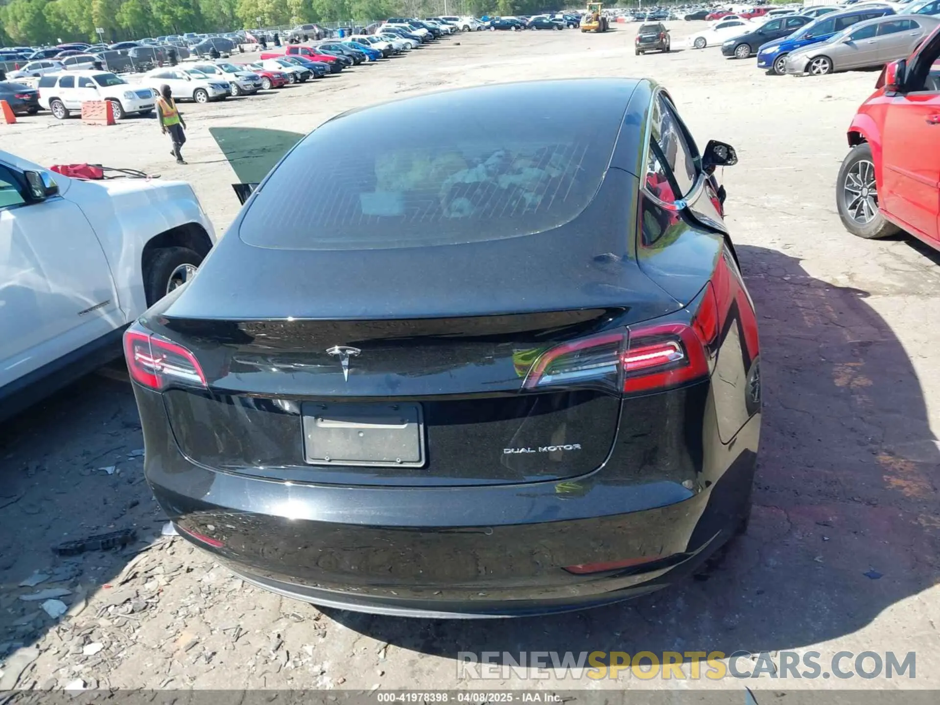 15 Photograph of a damaged car 5YJ3E1EB3LF622290 TESLA MODEL 3 2020