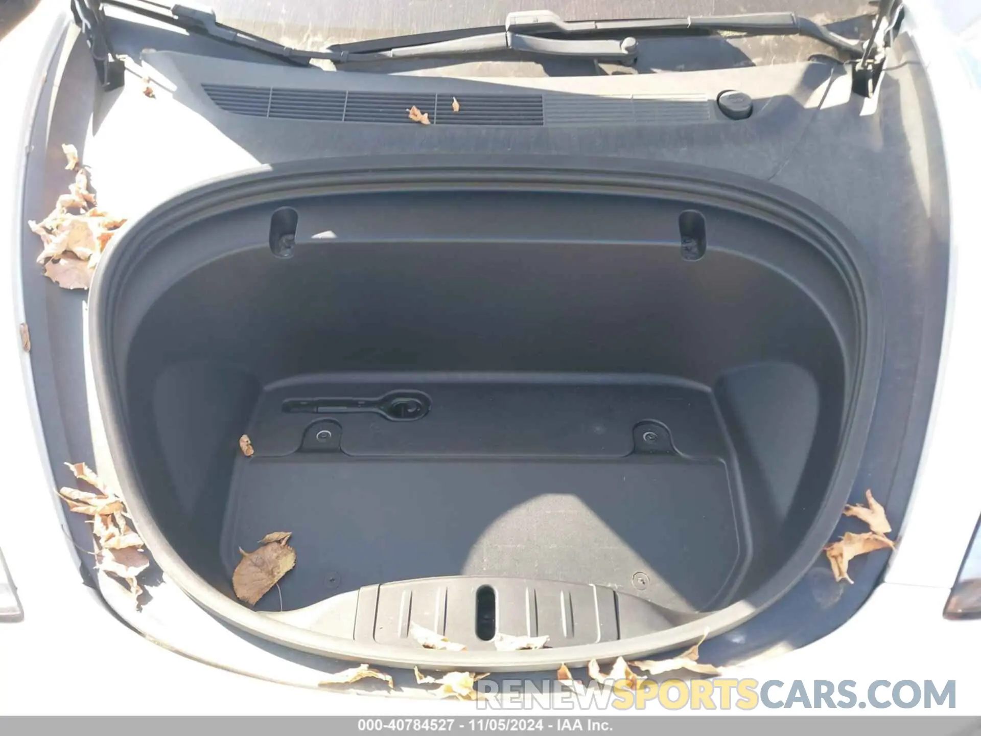 10 Photograph of a damaged car 5YJ3E1EB3LF628686 TESLA MODEL 3 2020