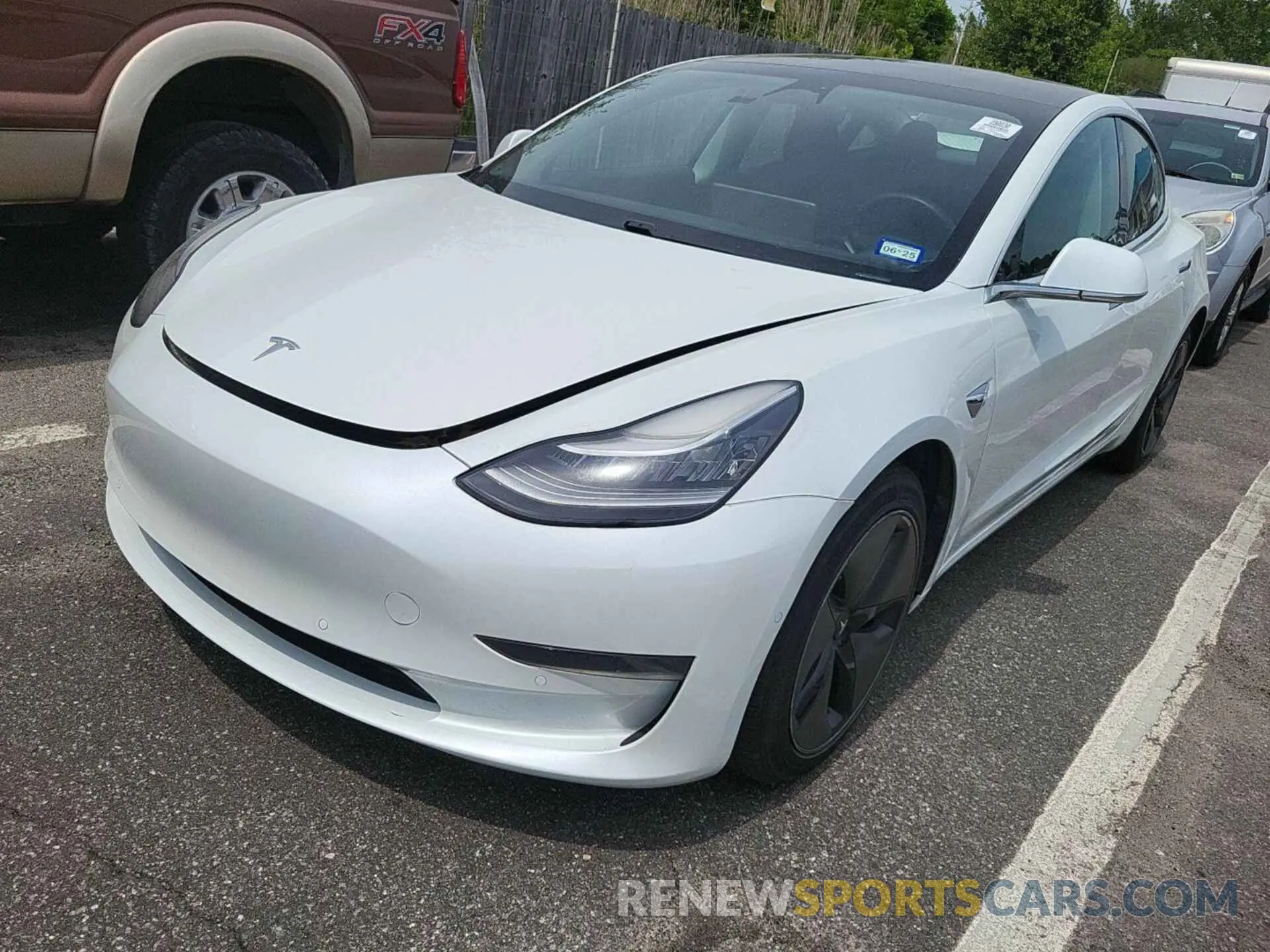 25 Photograph of a damaged car 5YJ3E1EB3LF636884 TESLA MODEL 3 2020