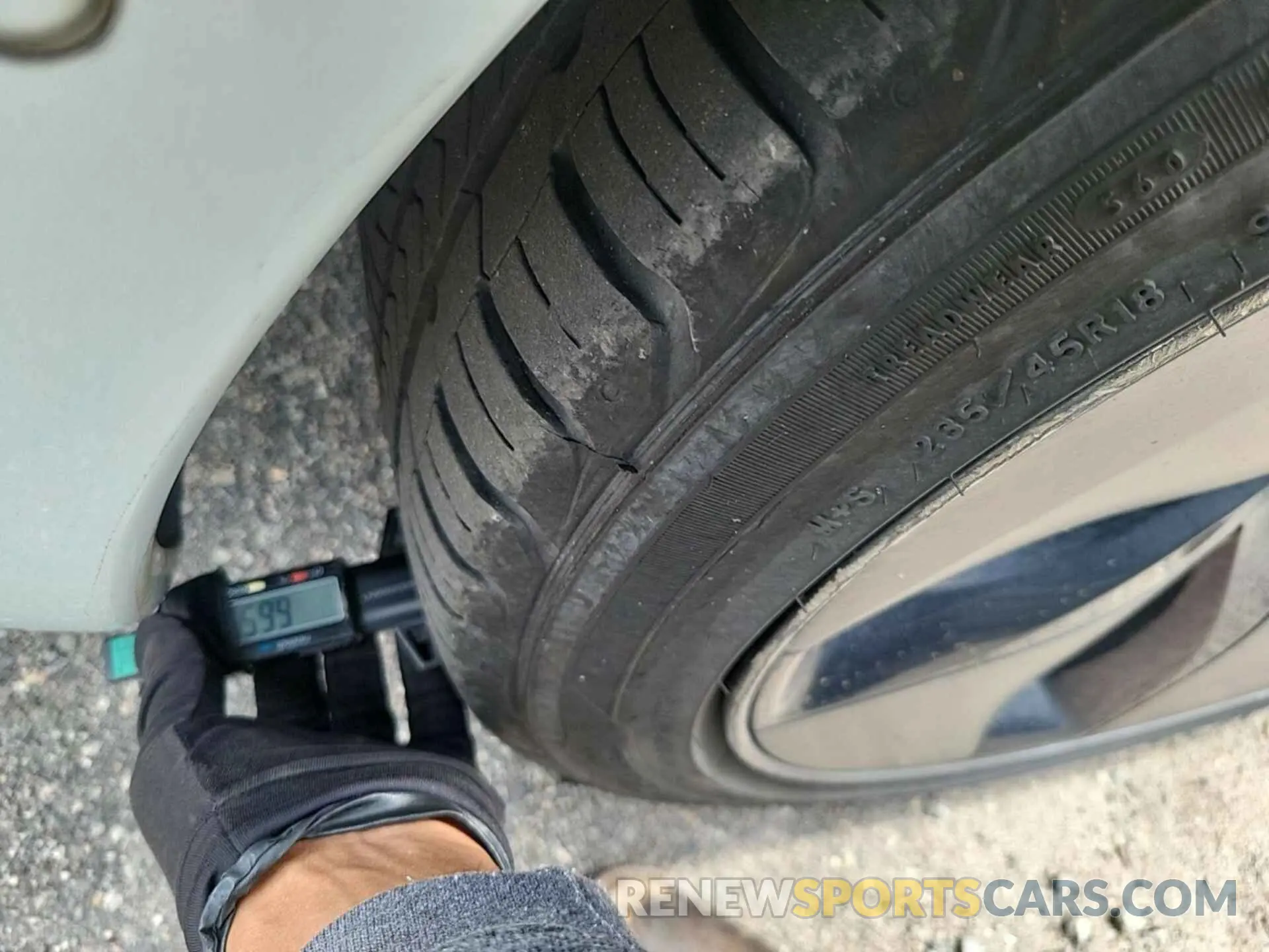 29 Photograph of a damaged car 5YJ3E1EB3LF636884 TESLA MODEL 3 2020