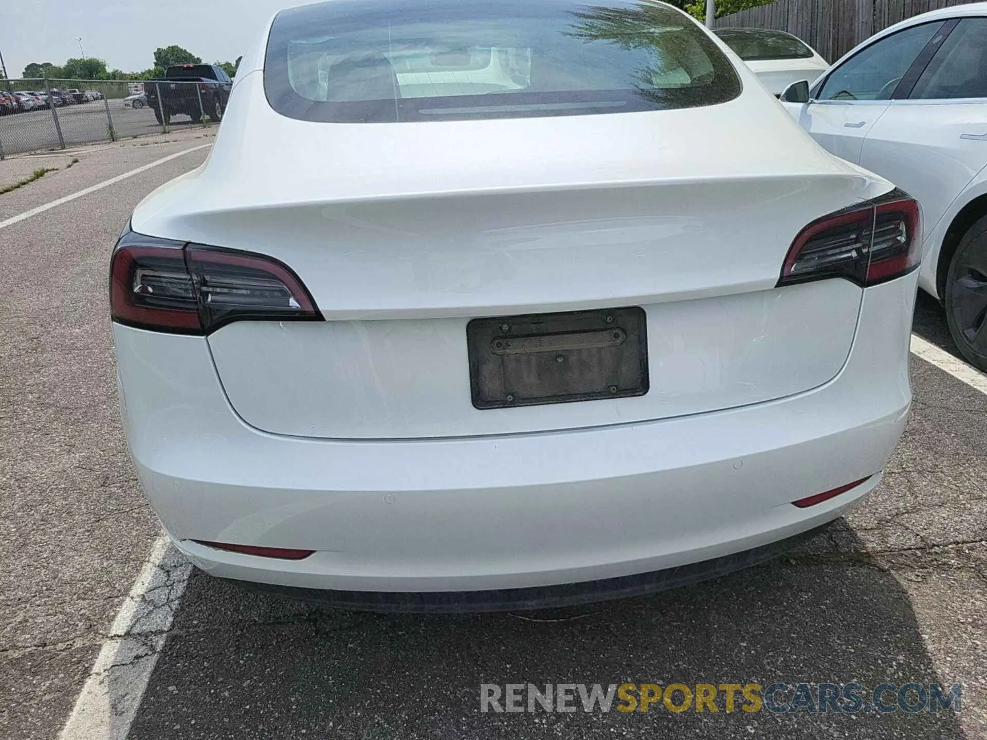 24 Photograph of a damaged car 5YJ3E1EB3LF637226 TESLA MODEL 3 2020