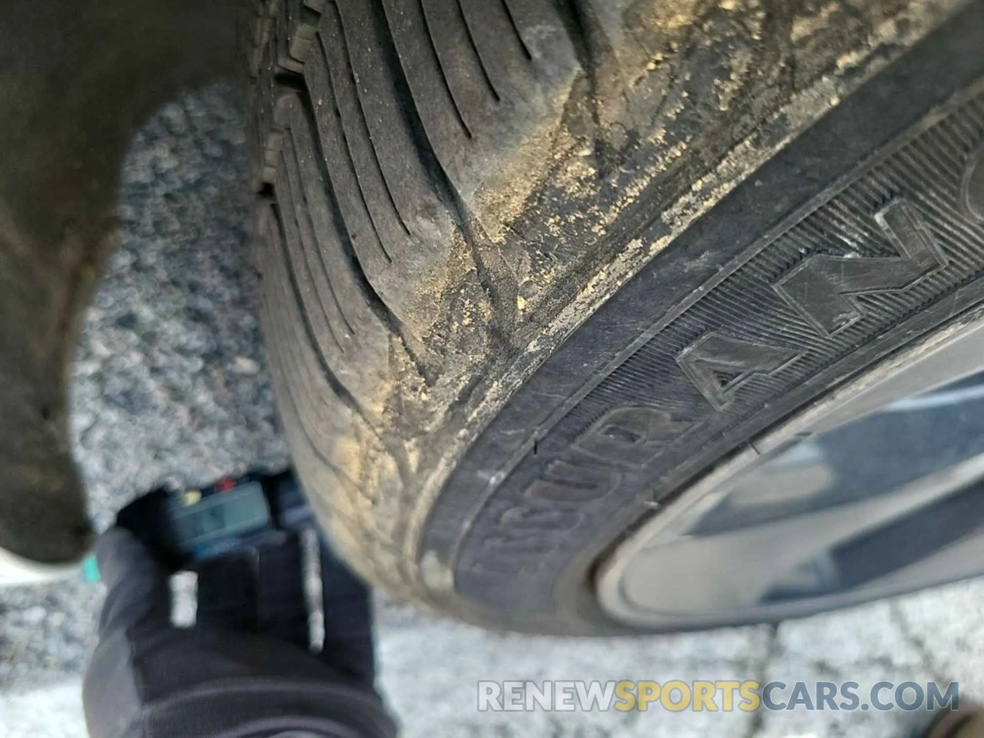 29 Photograph of a damaged car 5YJ3E1EB3LF637226 TESLA MODEL 3 2020
