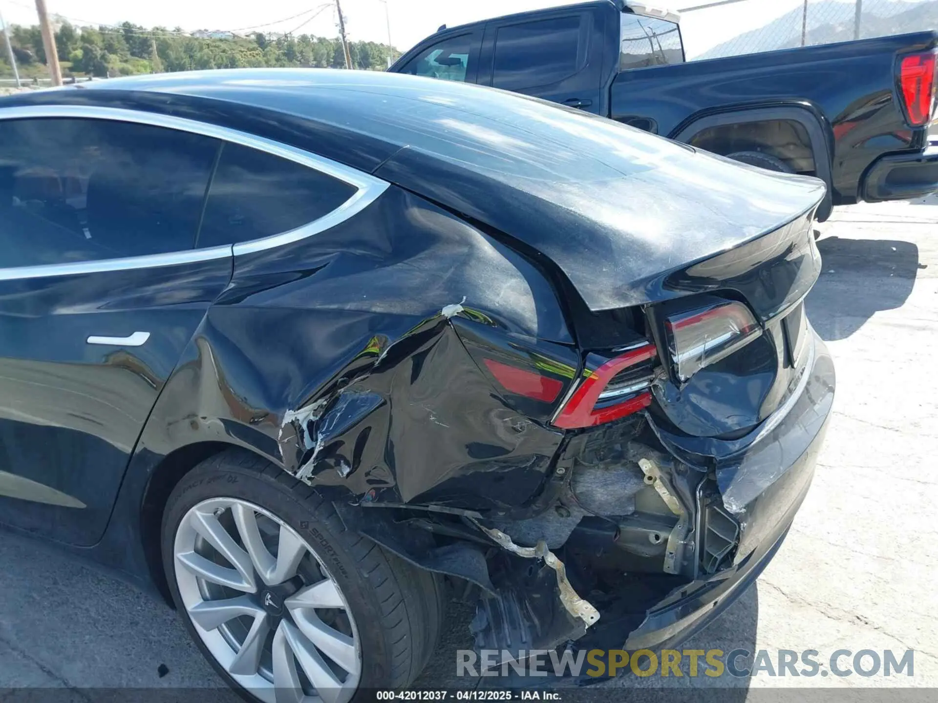 6 Фотография поврежденного автомобиля 5YJ3E1EB3LF801820 TESLA MODEL 3 2020