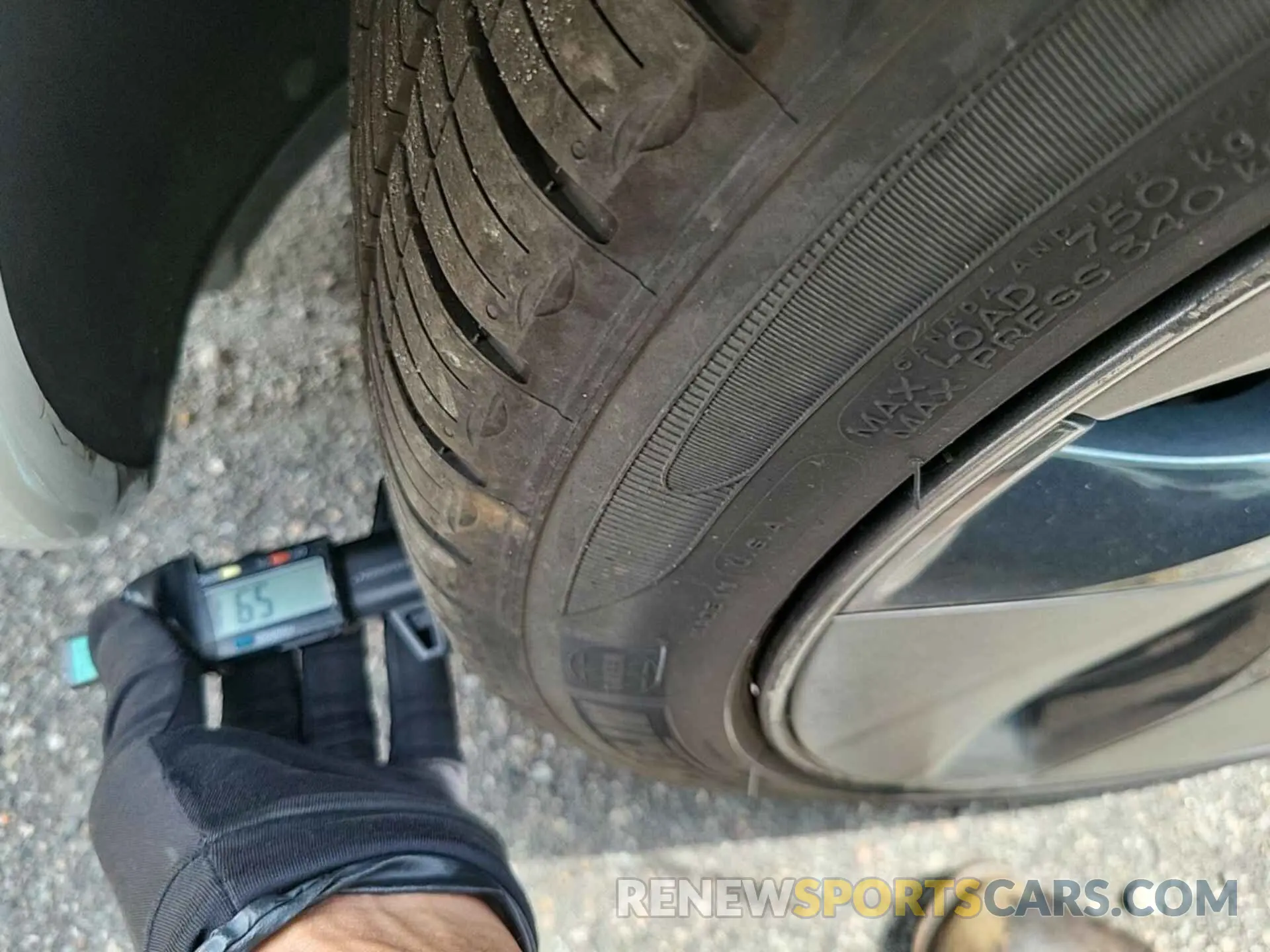 2 Photograph of a damaged car 5YJ3E1EB4LF637784 TESLA MODEL 3 2020