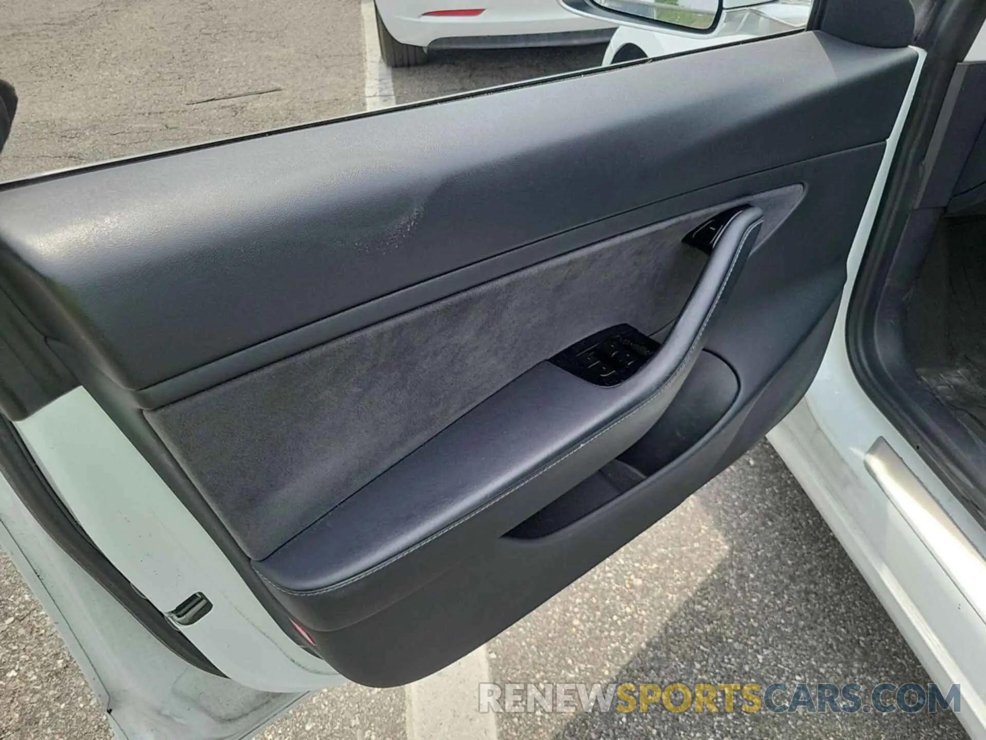 21 Photograph of a damaged car 5YJ3E1EB4LF637784 TESLA MODEL 3 2020