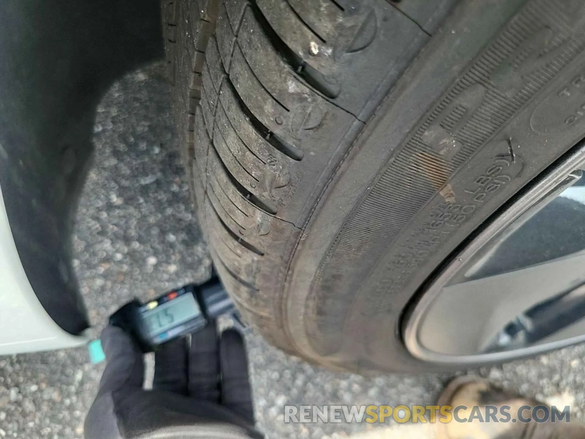 24 Photograph of a damaged car 5YJ3E1EB4LF637784 TESLA MODEL 3 2020