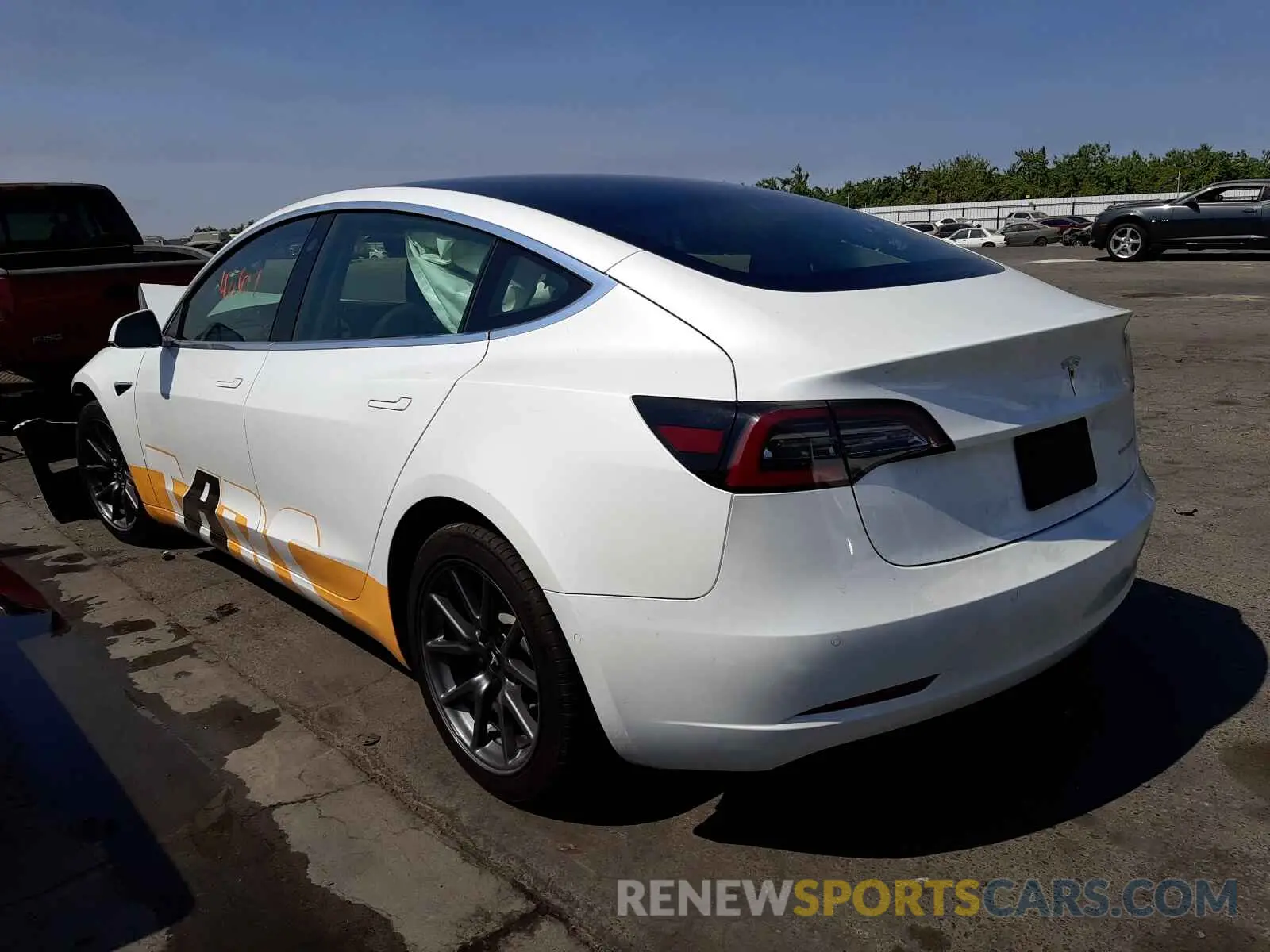 3 Photograph of a damaged car 5YJ3E1EB5LF619066 TESLA MODEL 3 2020