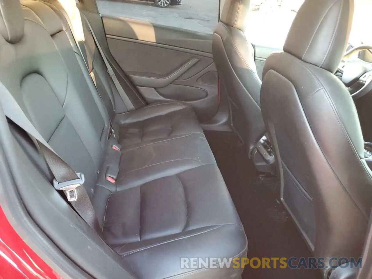 10 Photograph of a damaged car 5YJ3E1EB5LF711004 TESLA MODEL 3 2020