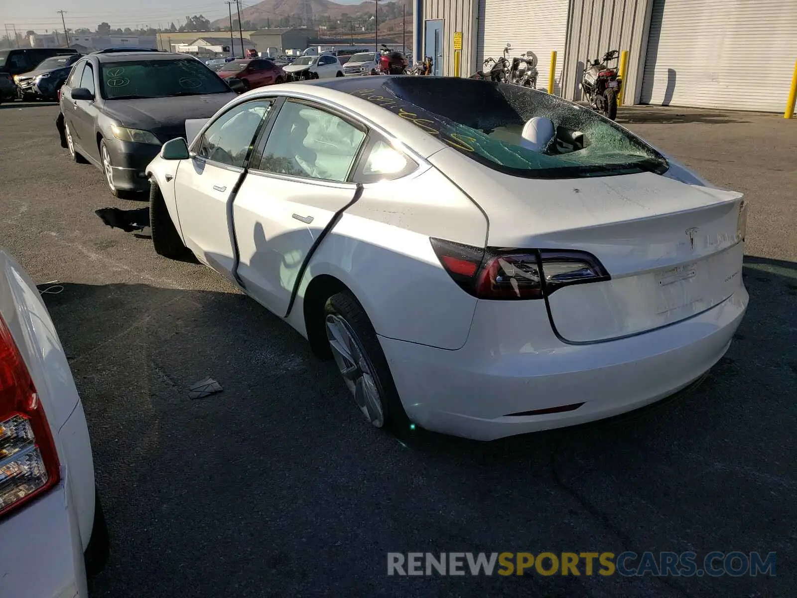 3 Photograph of a damaged car 5YJ3E1EB6LF601272 TESLA MODEL 3 2020