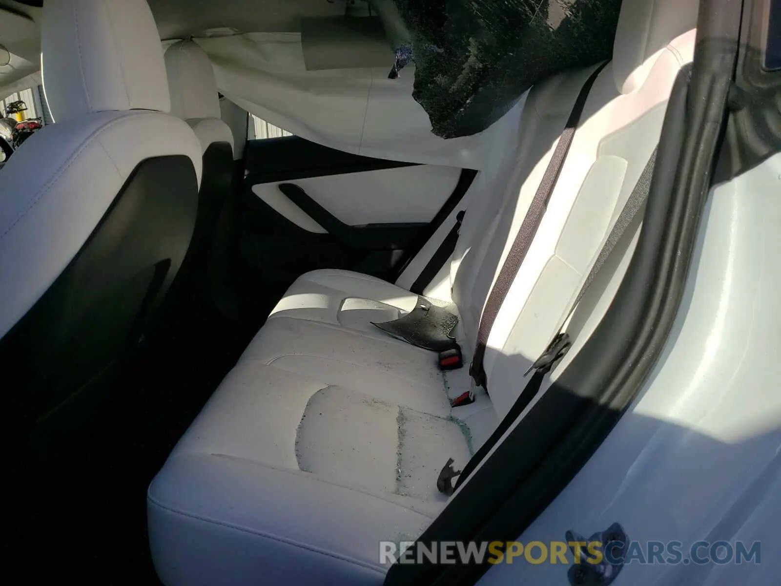 6 Photograph of a damaged car 5YJ3E1EB6LF601272 TESLA MODEL 3 2020