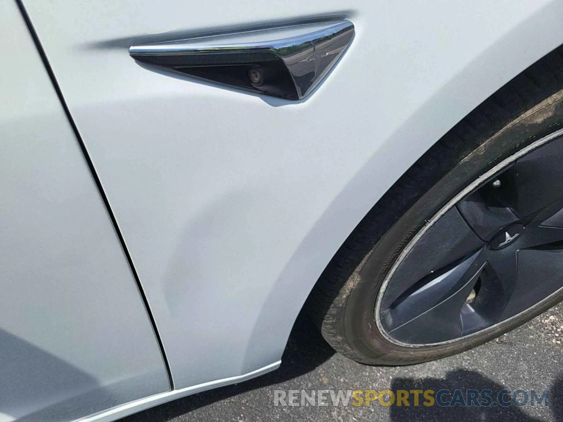10 Photograph of a damaged car 5YJ3E1EB6LF637298 TESLA MODEL 3 2020