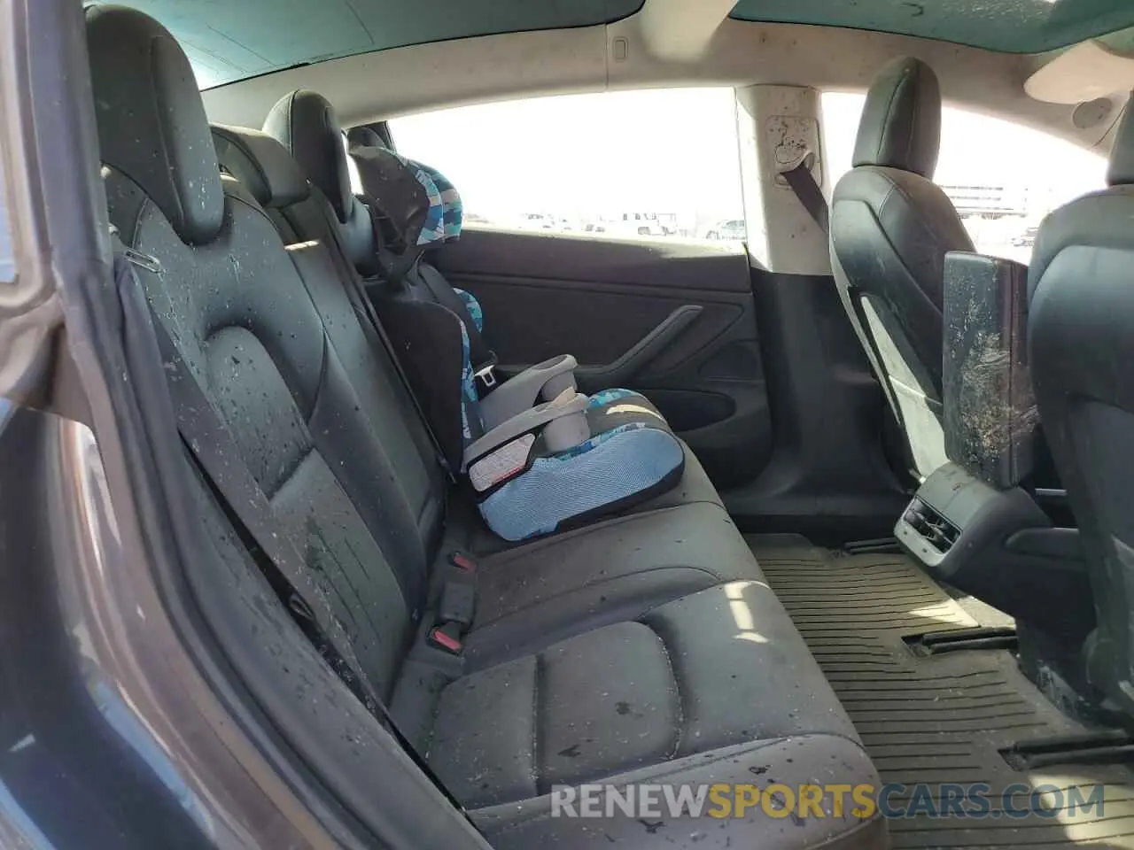 10 Photograph of a damaged car 5YJ3E1EB6LF638063 TESLA MODEL 3 2020