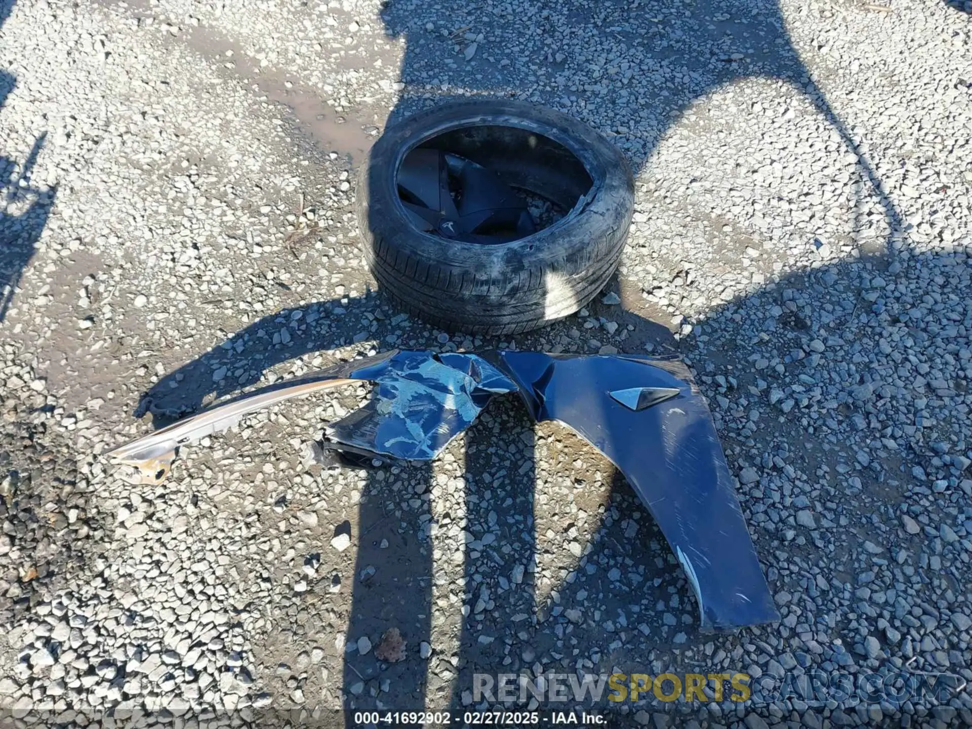 12 Photograph of a damaged car 5YJ3E1EB6LF647510 TESLA MODEL 3 2020