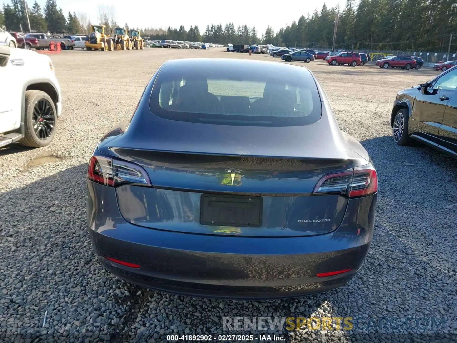 17 Photograph of a damaged car 5YJ3E1EB6LF647510 TESLA MODEL 3 2020