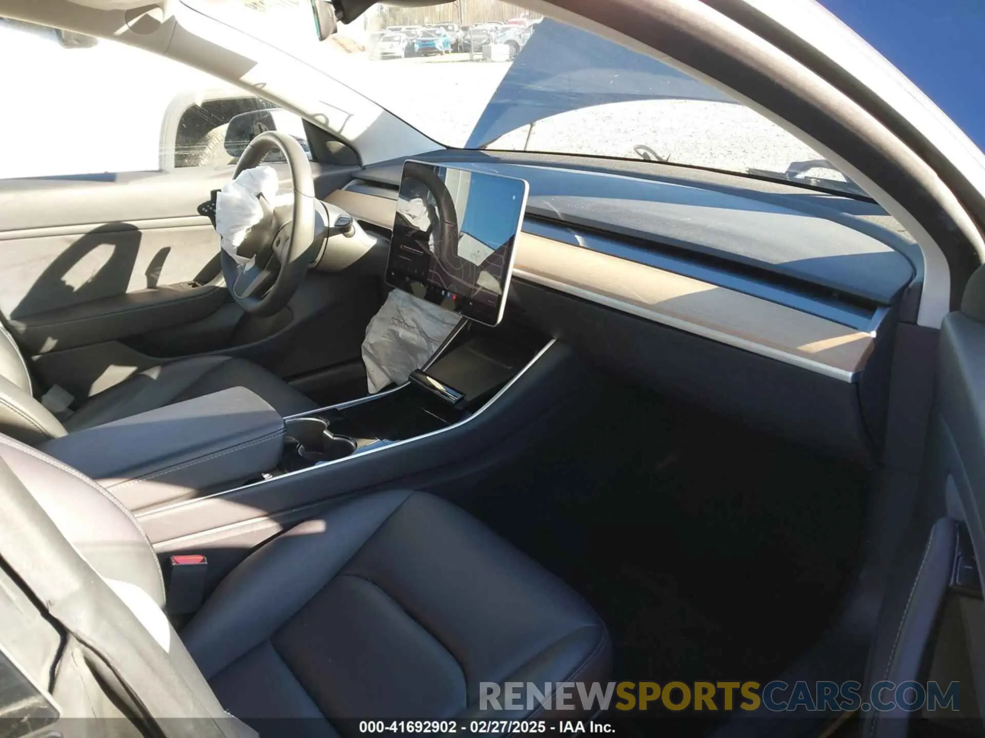 5 Photograph of a damaged car 5YJ3E1EB6LF647510 TESLA MODEL 3 2020