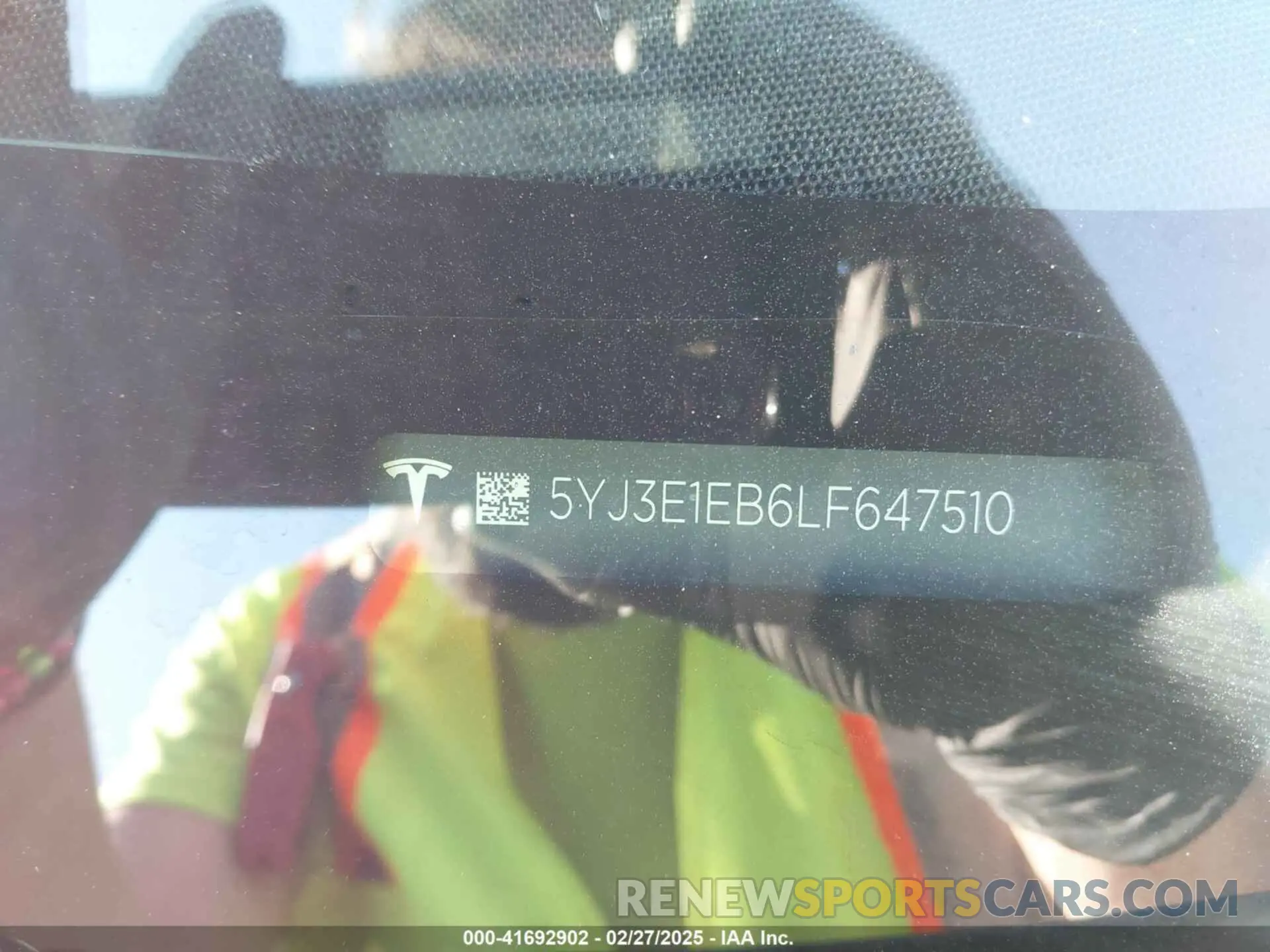 9 Photograph of a damaged car 5YJ3E1EB6LF647510 TESLA MODEL 3 2020