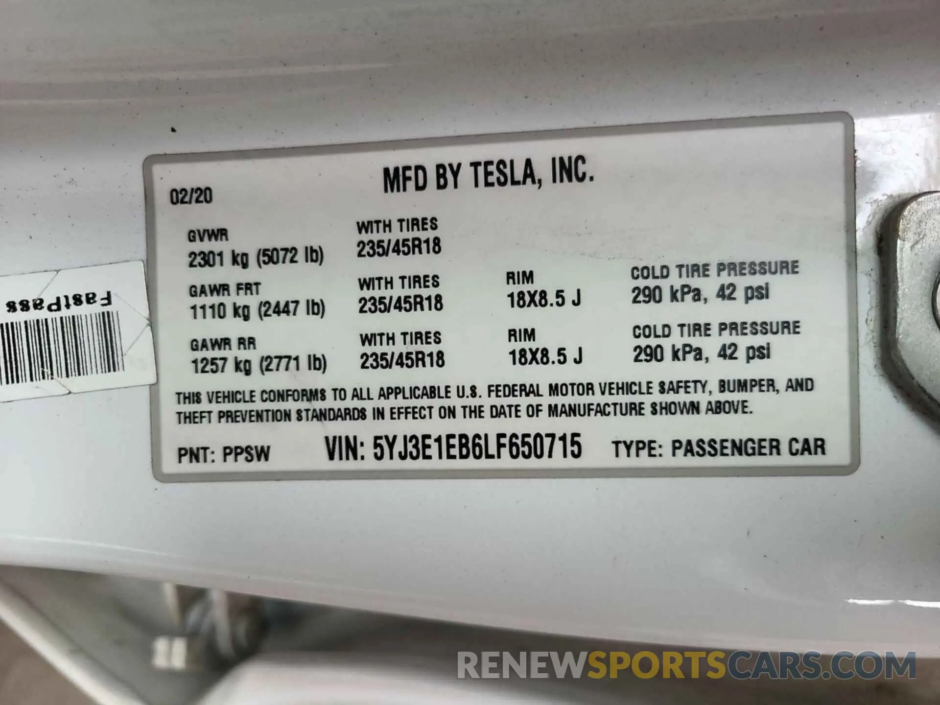 31 Photograph of a damaged car 5YJ3E1EB6LF650715 TESLA MODEL 3 2020