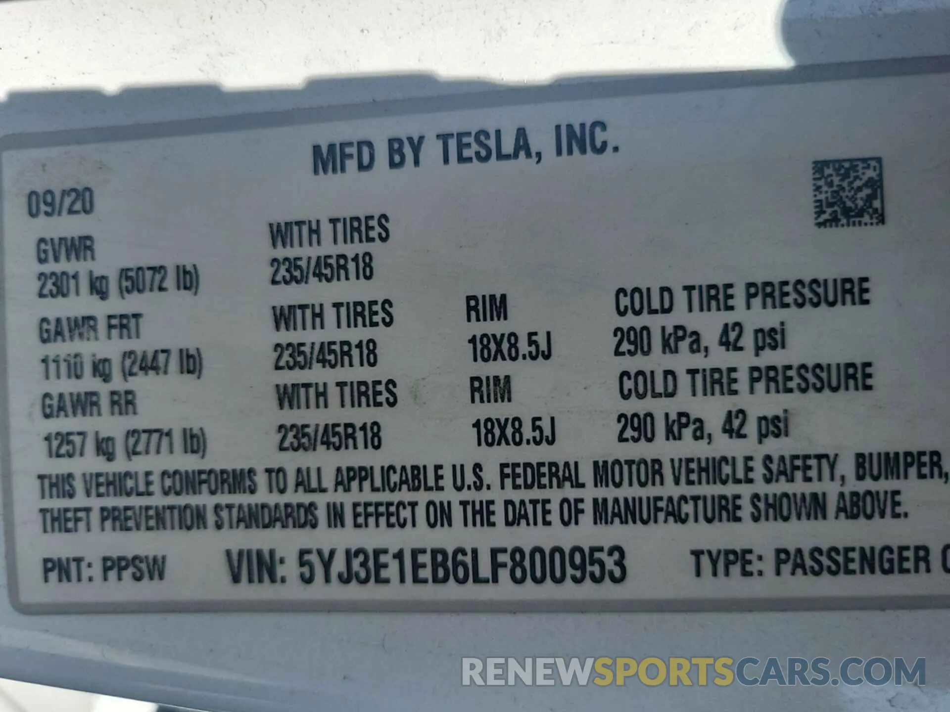 24 Photograph of a damaged car 5YJ3E1EB6LF800953 TESLA MODEL 3 2020