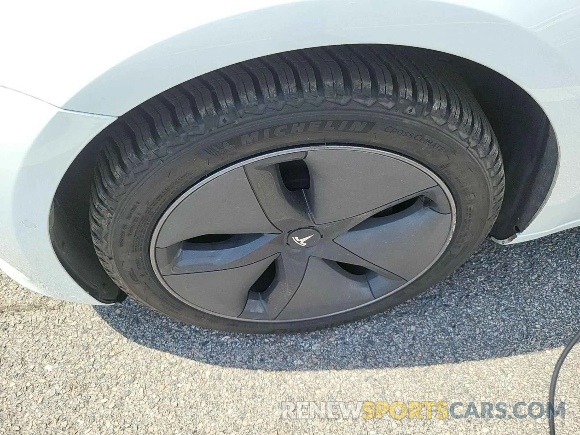 27 Photograph of a damaged car 5YJ3E1EB6LF800998 TESLA MODEL 3 2020