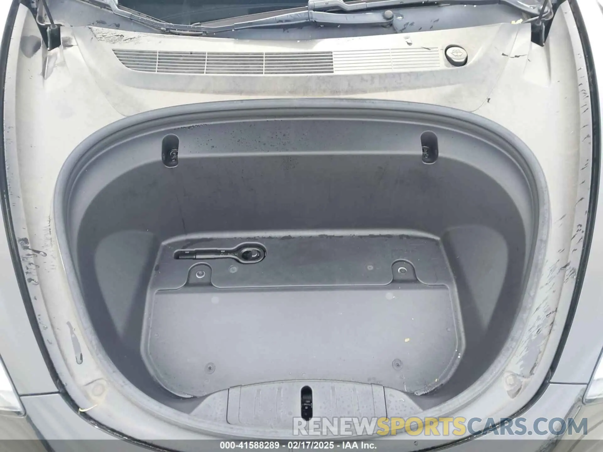 10 Photograph of a damaged car 5YJ3E1EB7LF599886 TESLA MODEL 3 2020