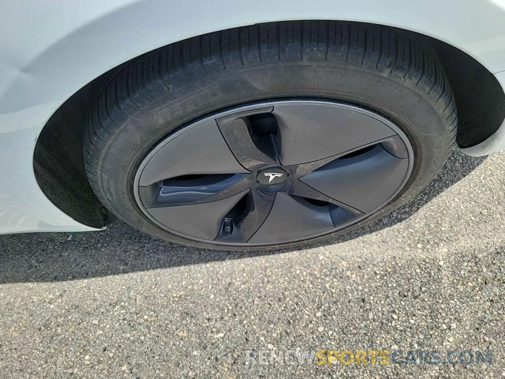 27 Photograph of a damaged car 5YJ3E1EB7LF637021 TESLA MODEL 3 2020